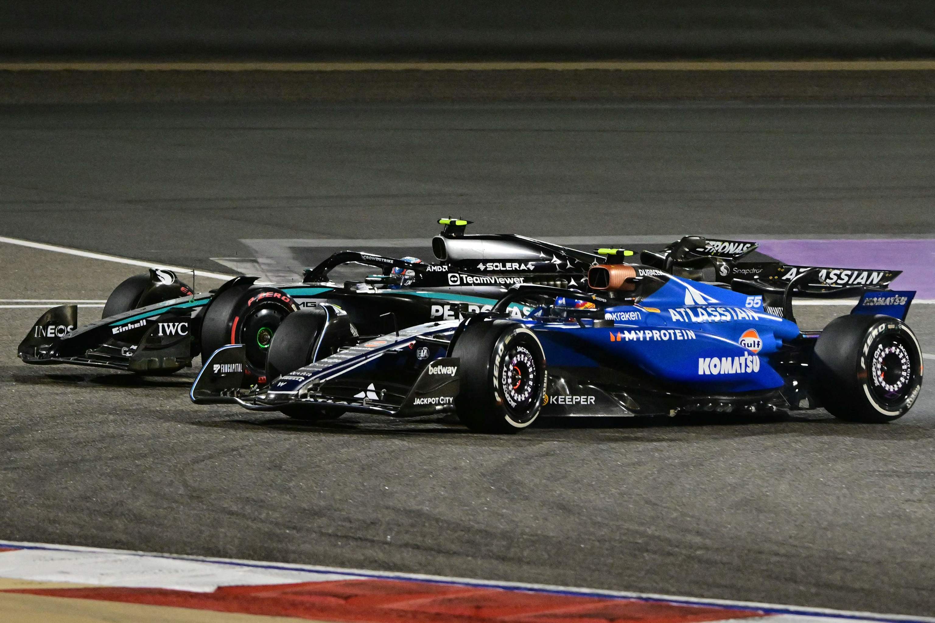 La lucha entre Sainz y Antonelli, el domingo en Sakhir.