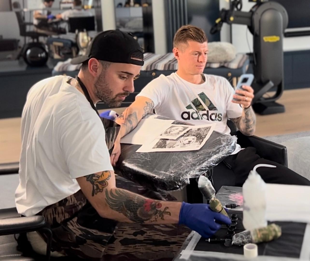 Del Mazo, con Toni Kroos.