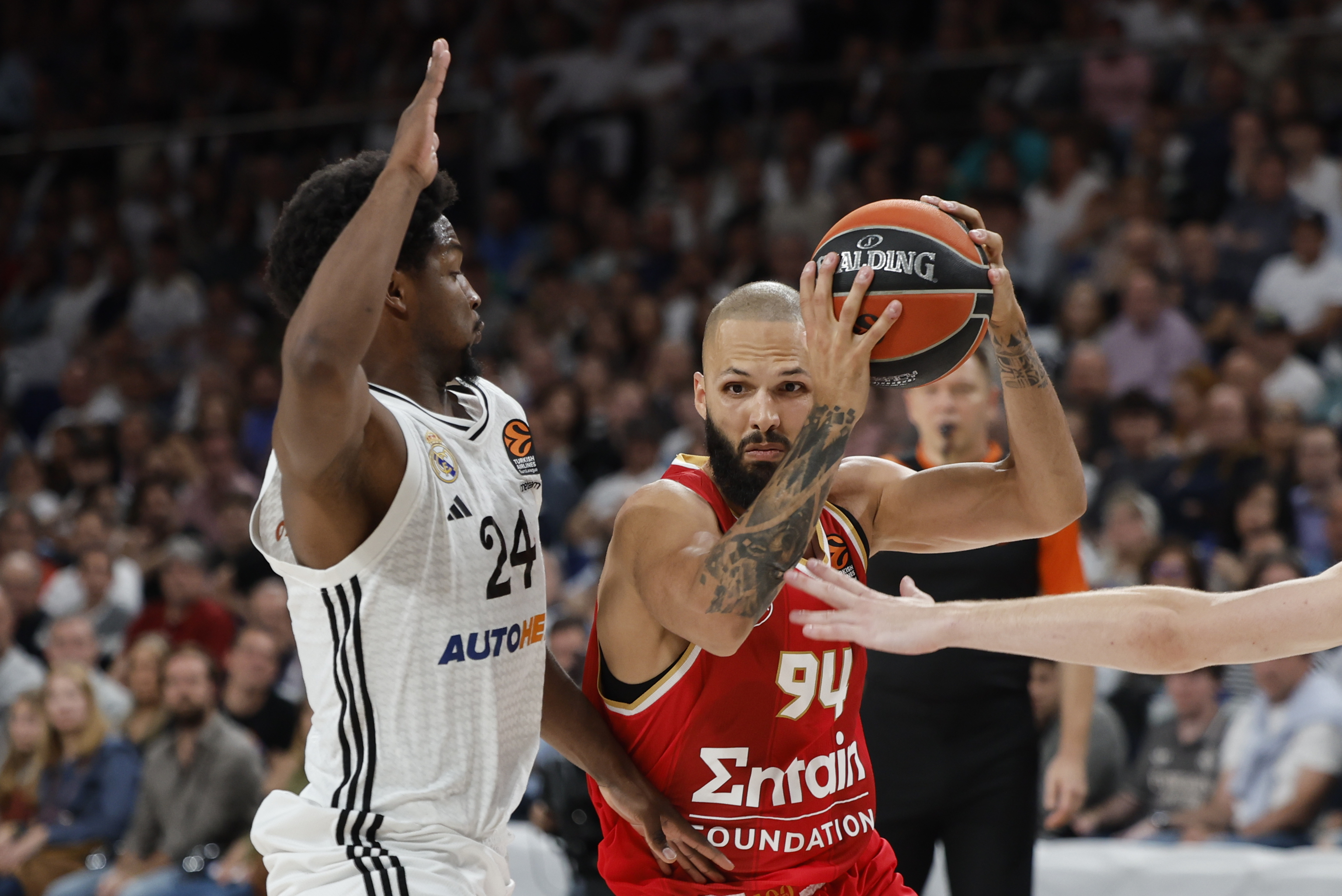 Fournier, defendido por Andrés Feliz.