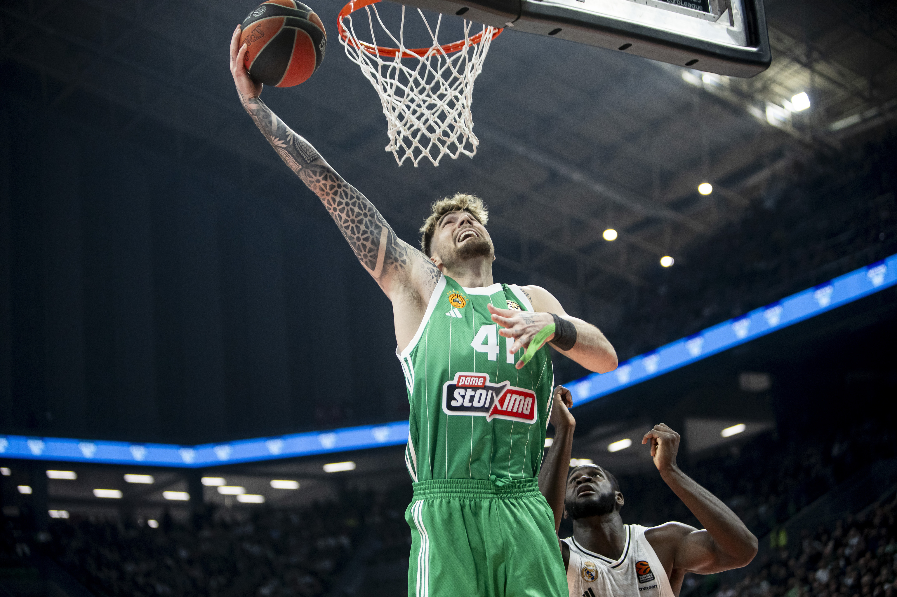 Juancho Hernangómez, durante un partido contra el Real Madrid.