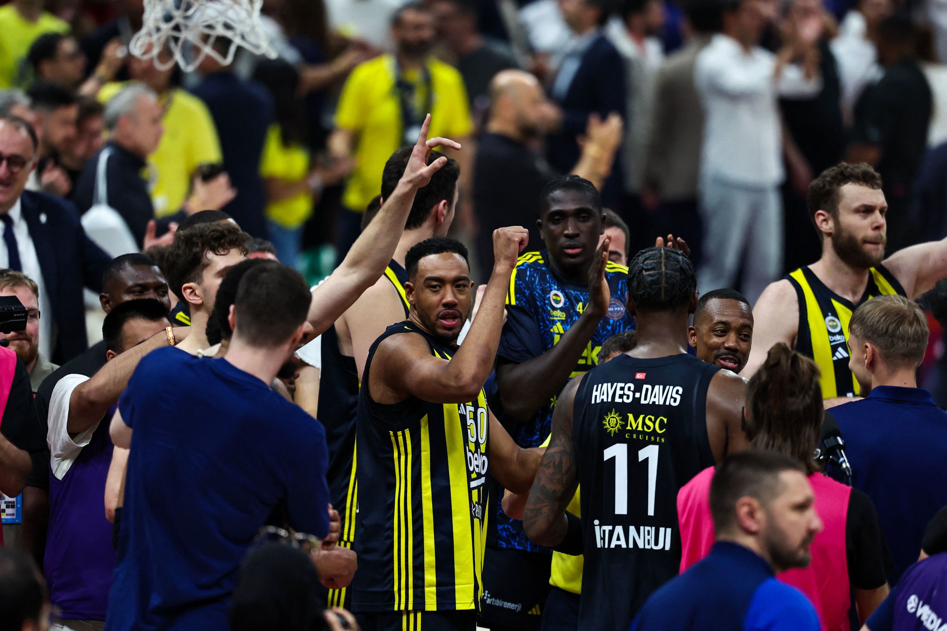 Los jugadores del Fenerbahçe celebran el triunfo.