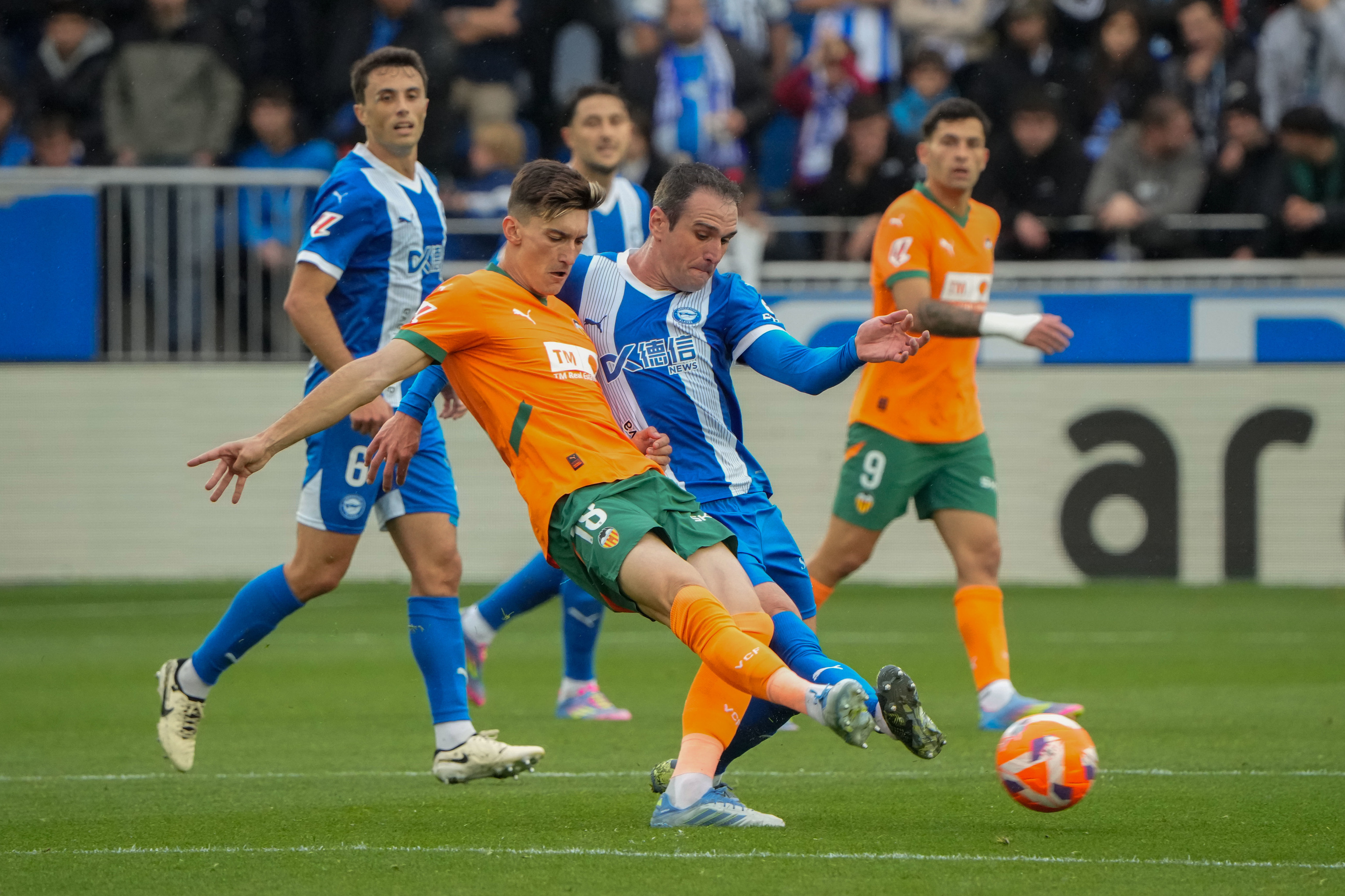 Pepelu, en disputa con Kike García.