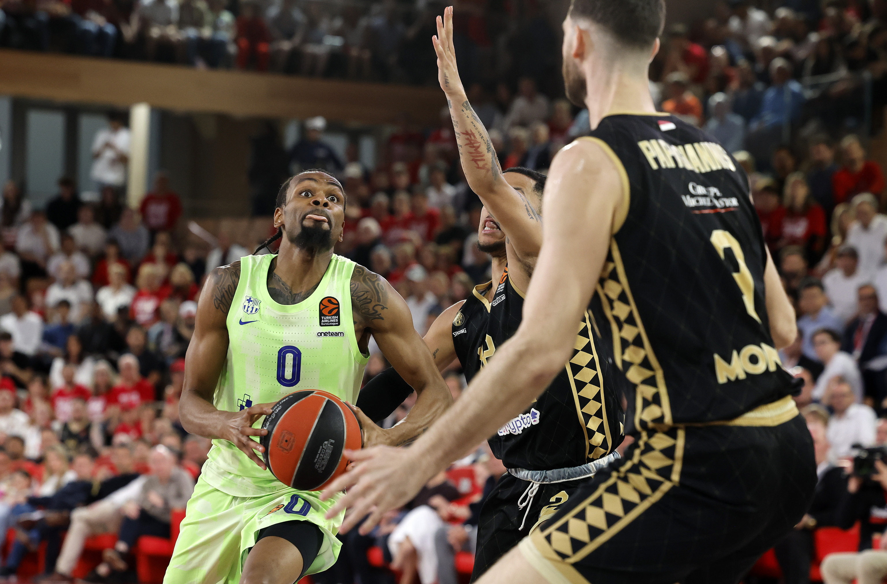 Punter, defendido por Papagiannis, en Mónaco.