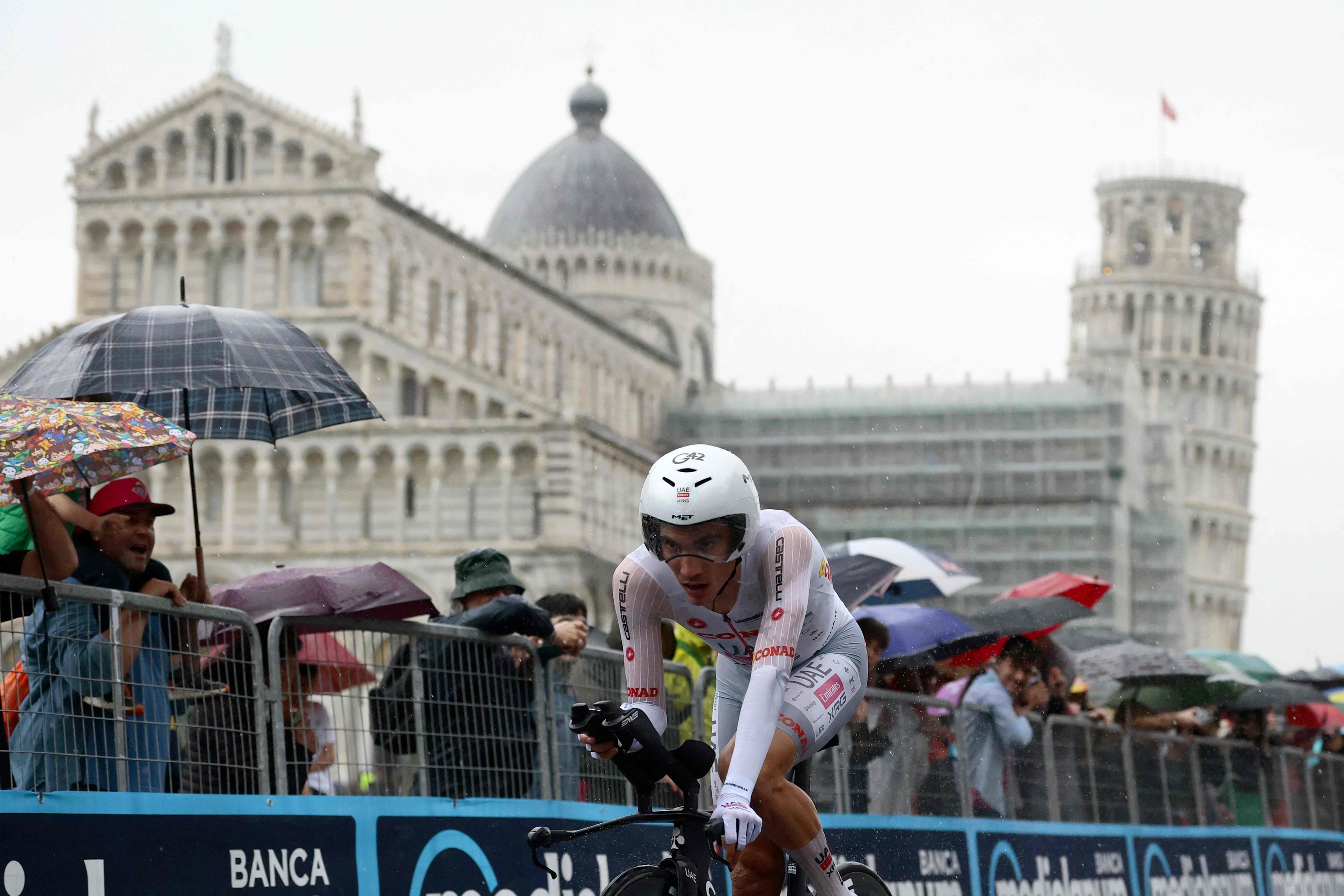 Ayuso, a su llegada a la meta de Pisa.