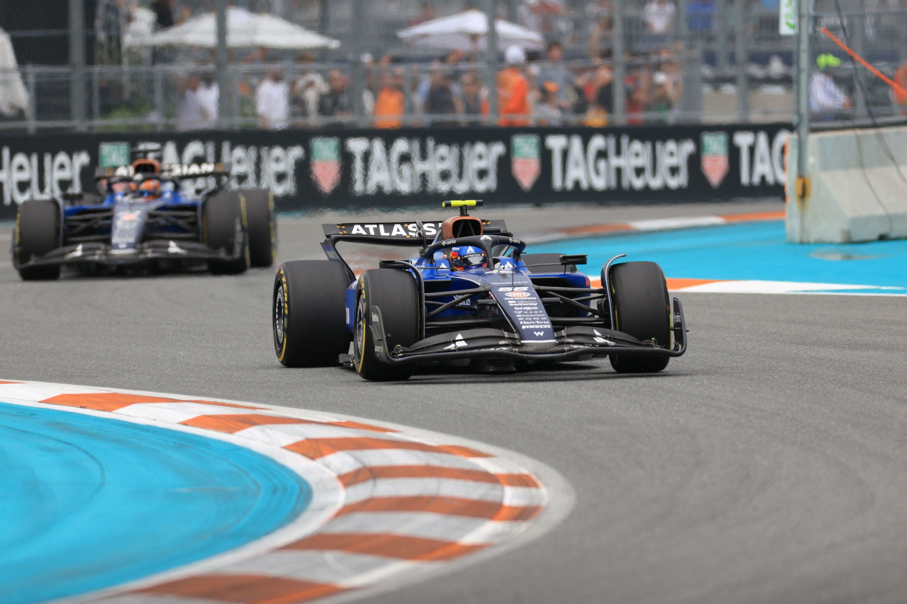 Sainz, por delante de Albon, el domingo en Miami.