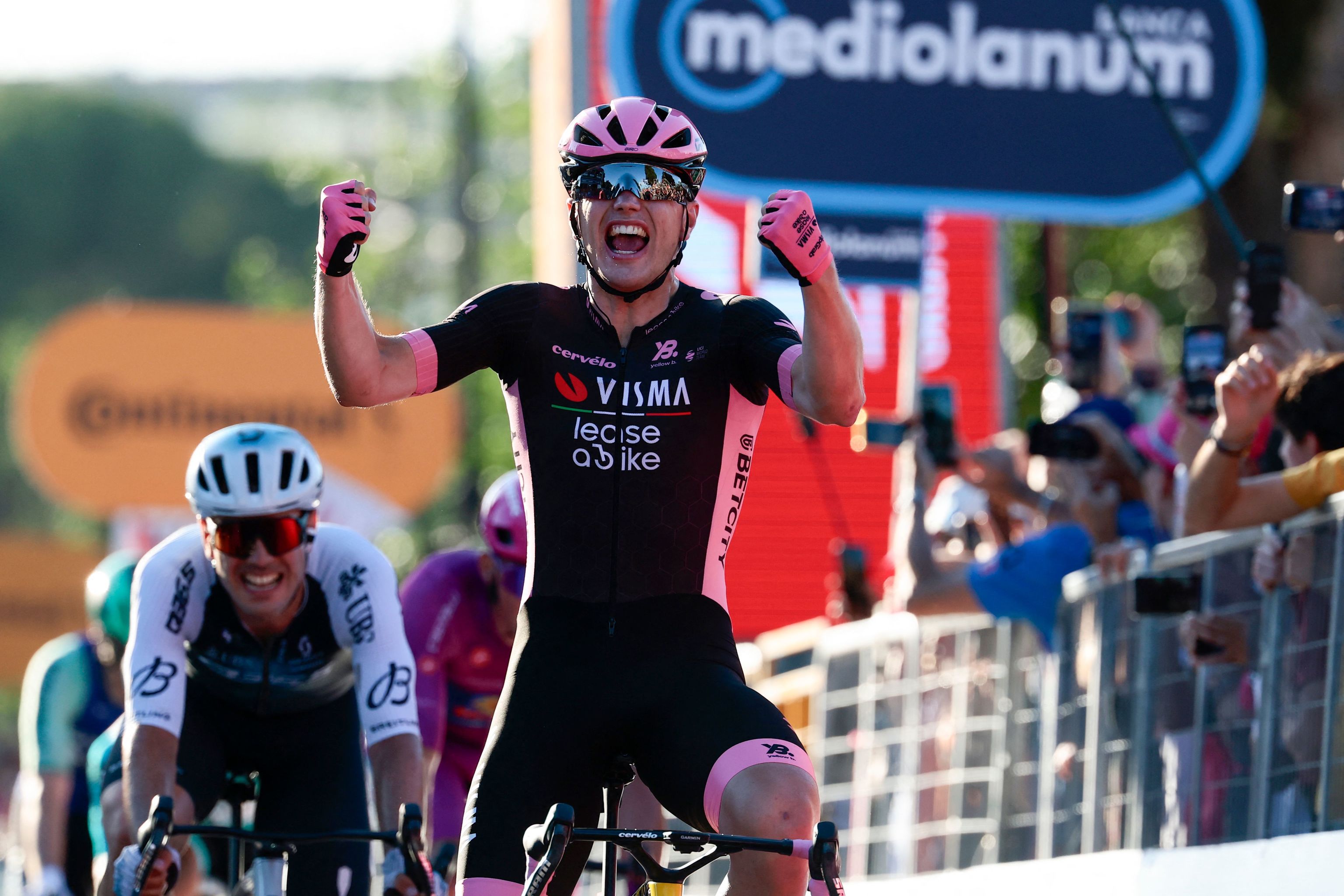 Olav Kooij celebra su triunfo en Roma.