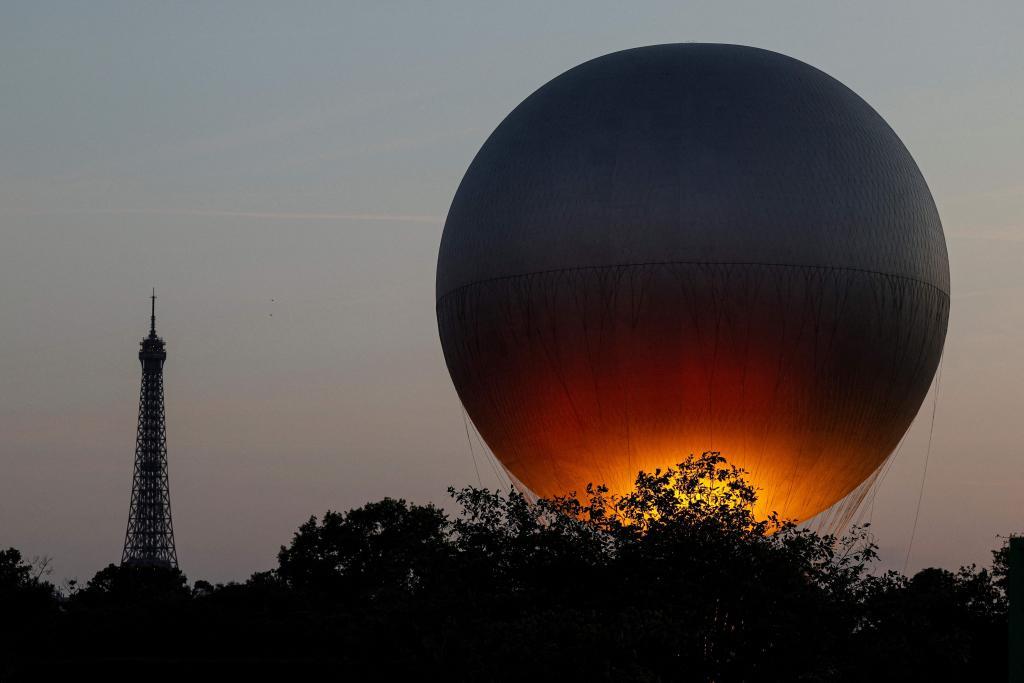 El pebetero, el sábado por la noche en el Jardín de las Tullerías