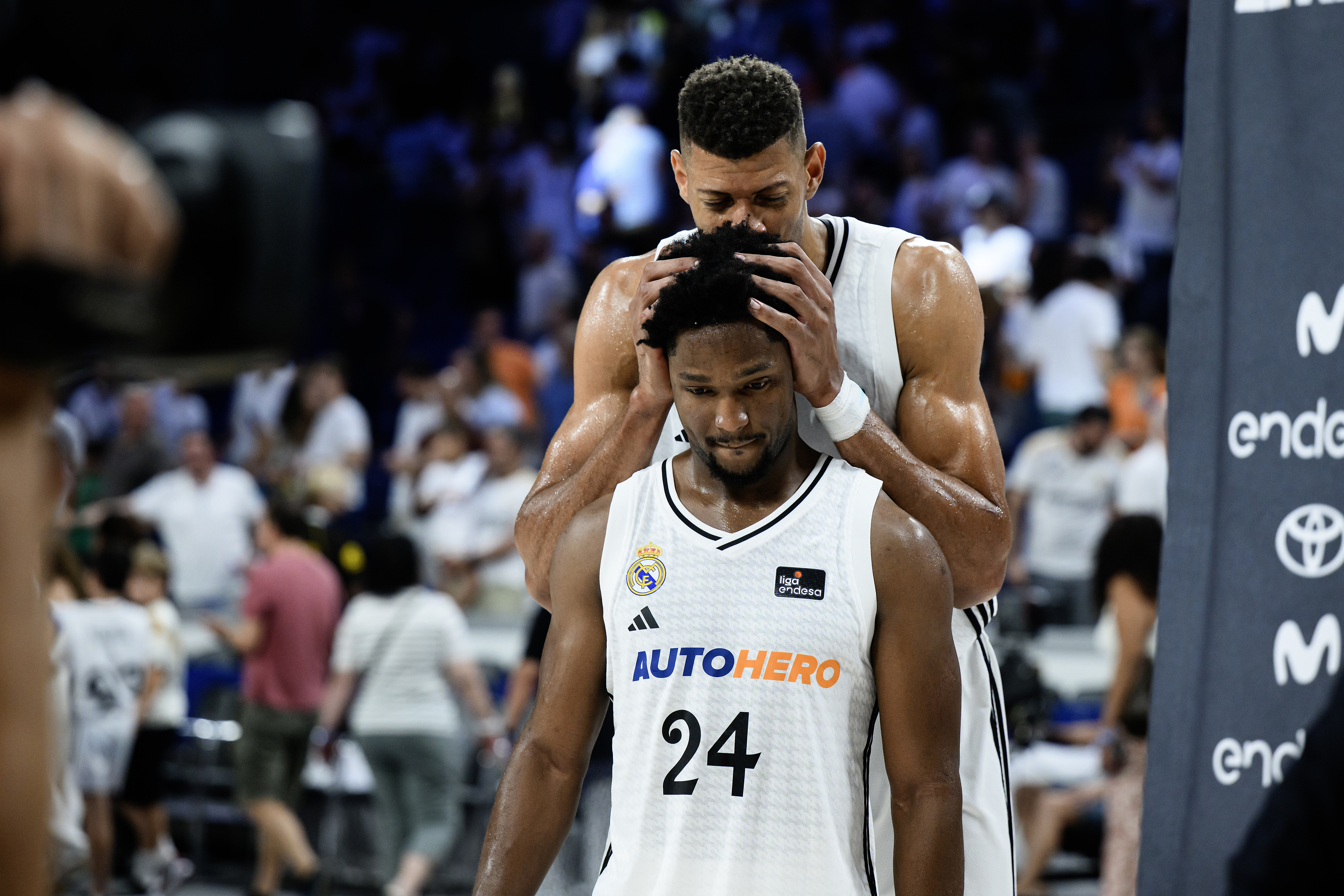 Tavares y Andrés Feliz, durante el segundo partido de la final