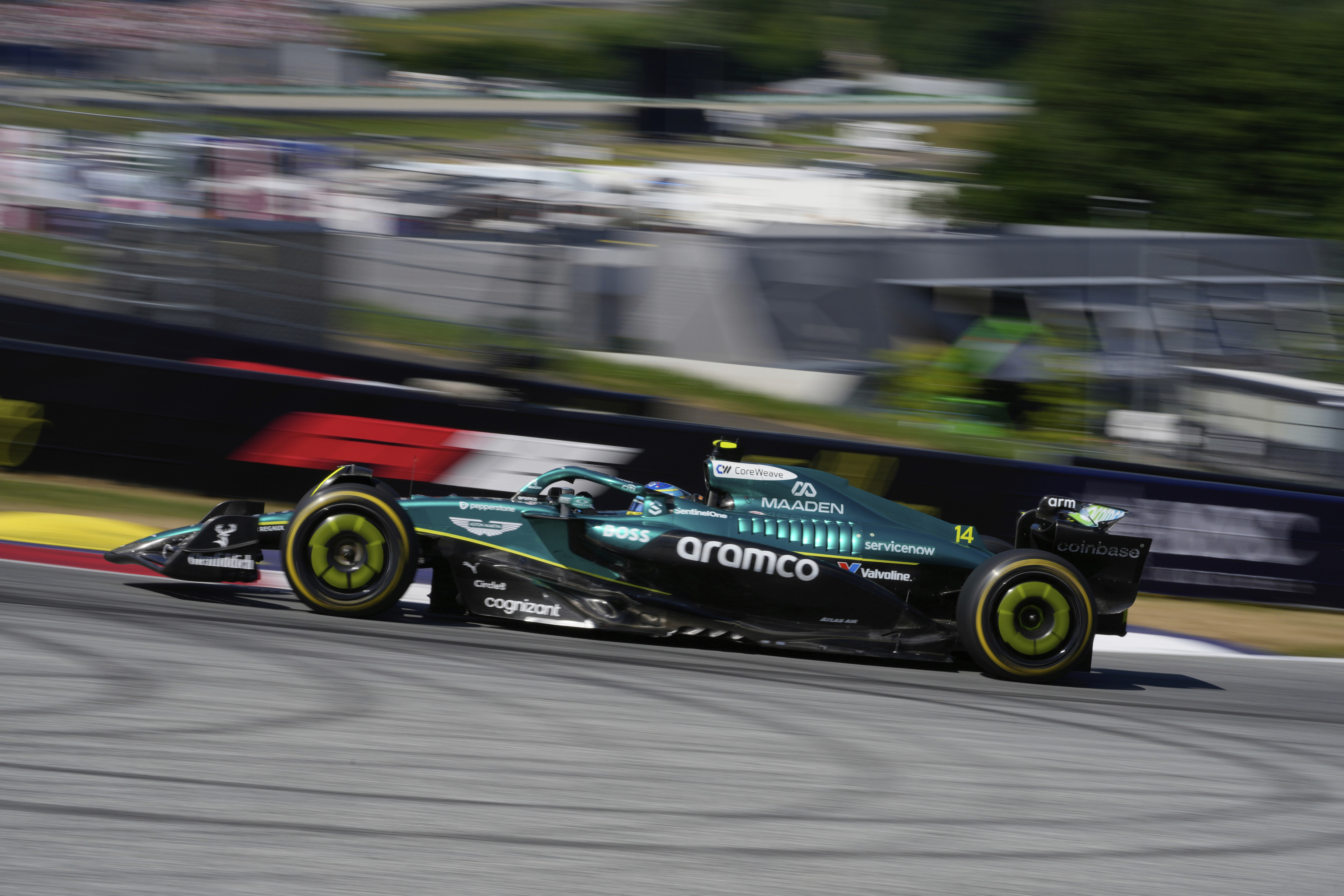 Alonso conduce su Aston Martin en Red Bull Ring.