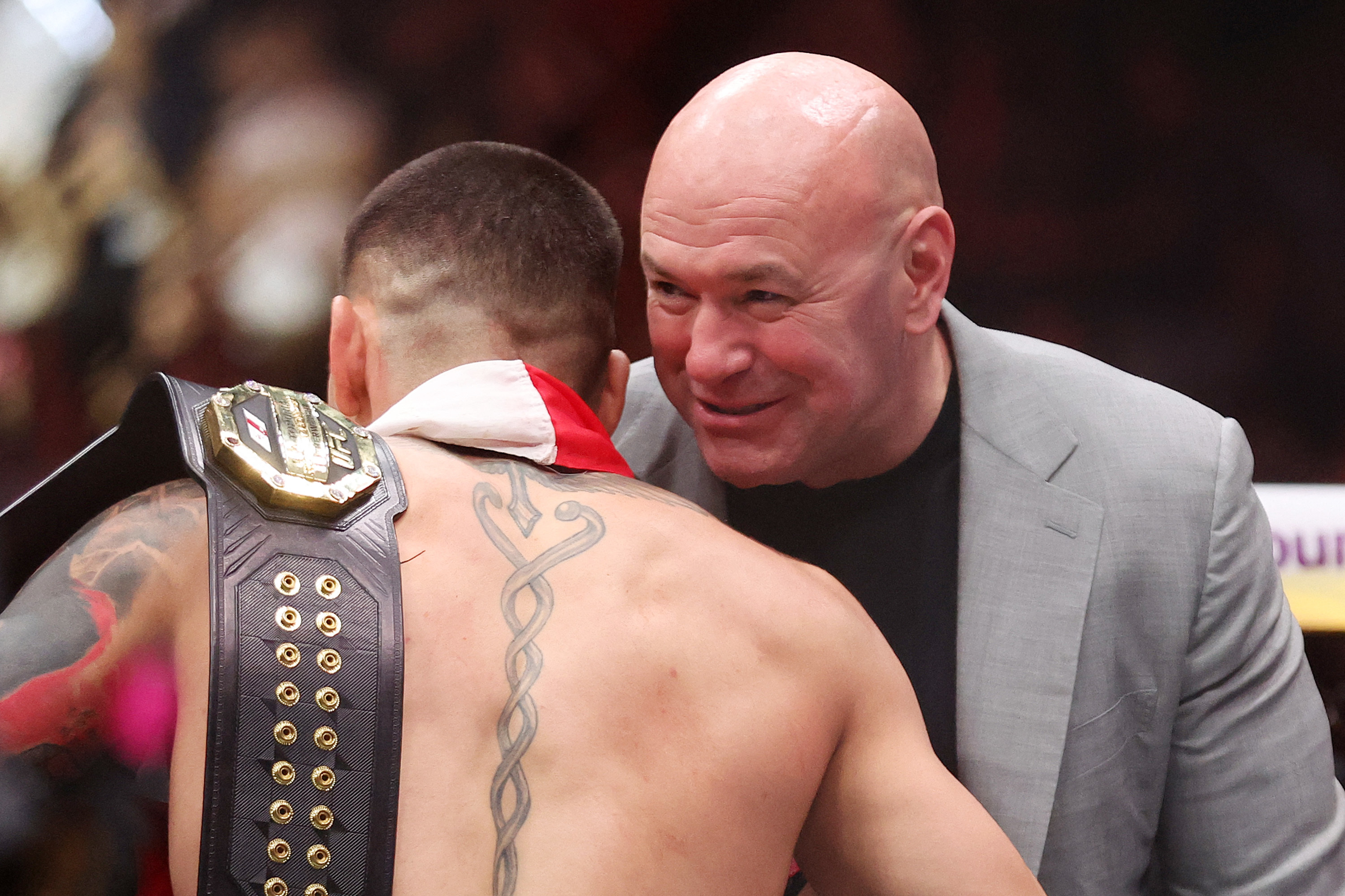 El Matador habla con Dana White.