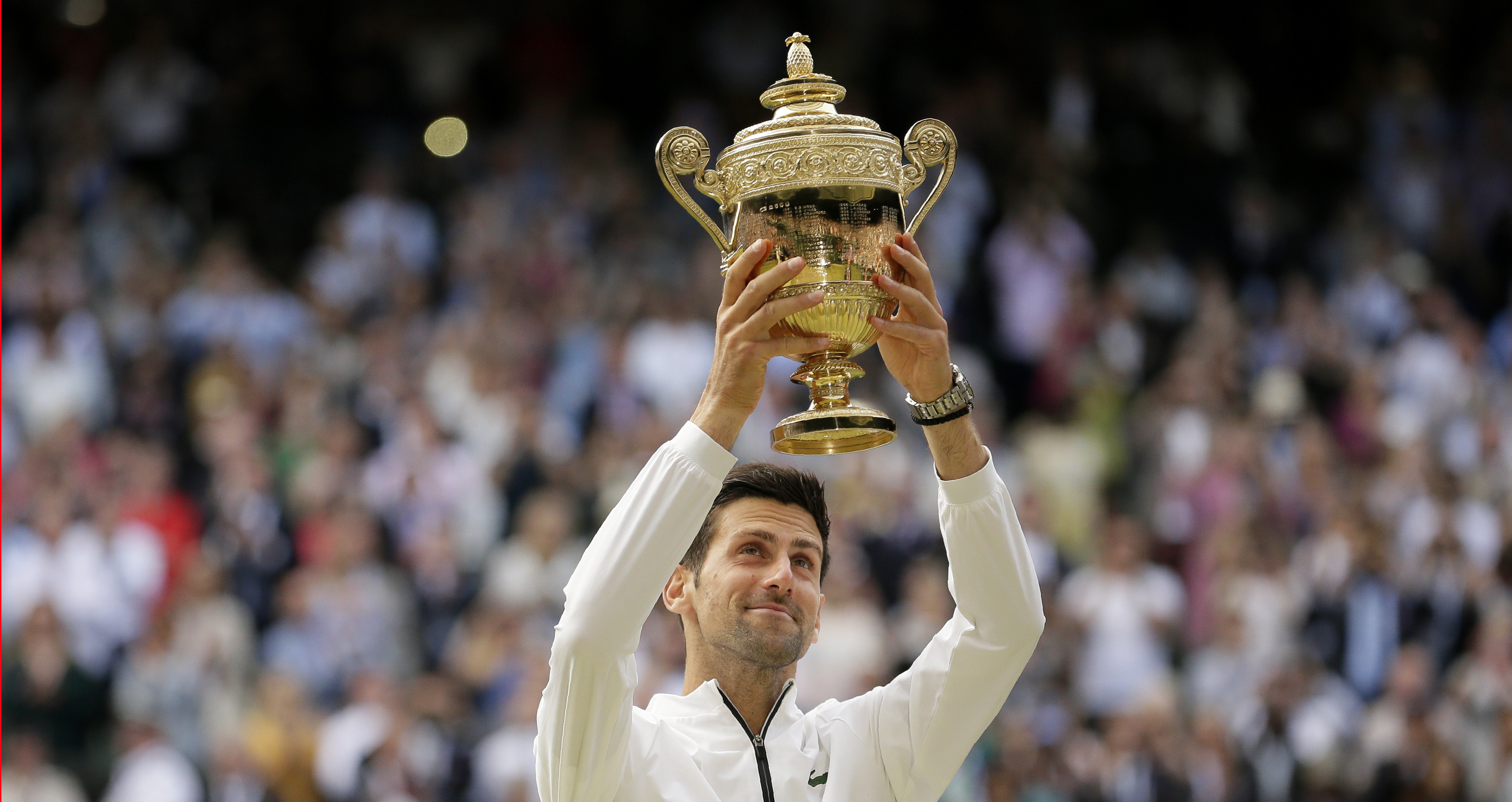 Djokovic, tras ganar Wimbledon en 2019.