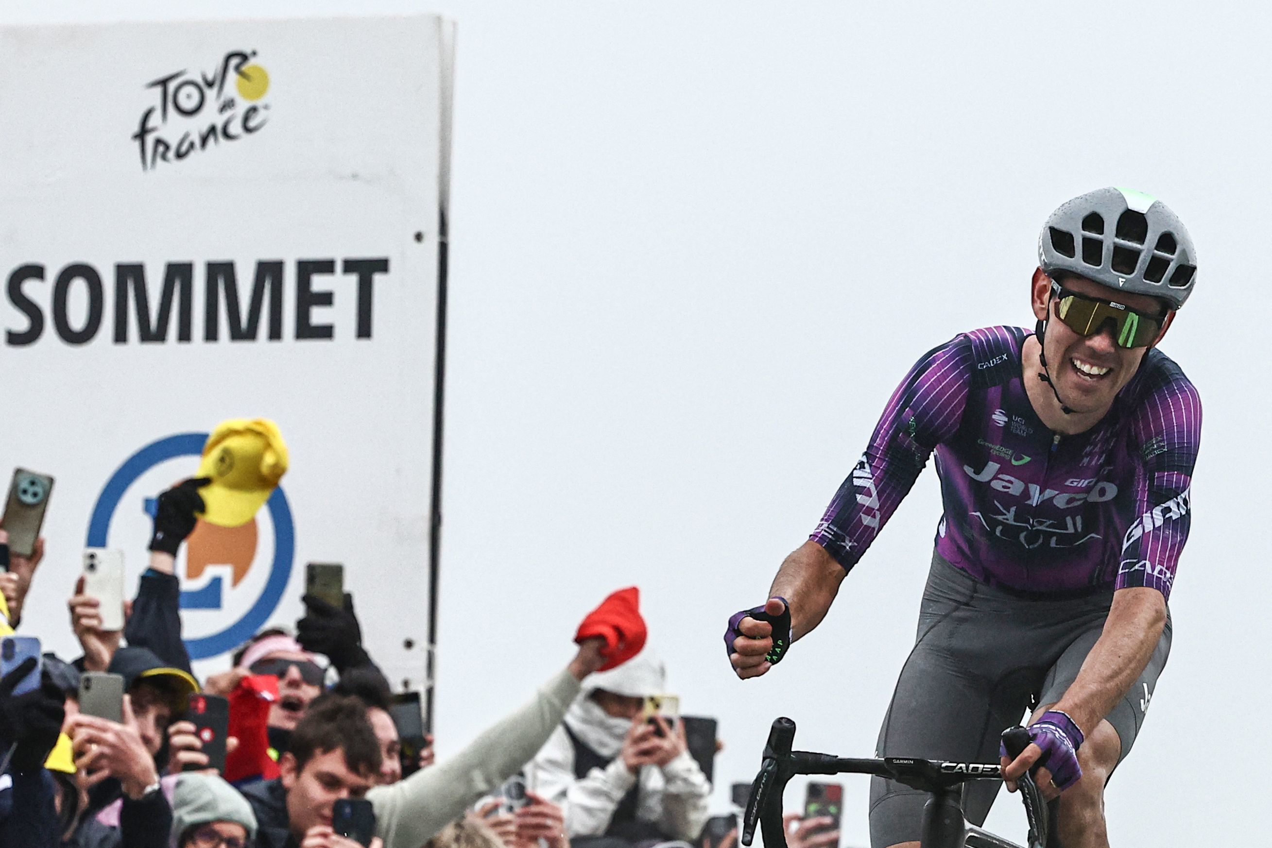 Ben O'Connor celebra su victoria en el Col de la Loze.