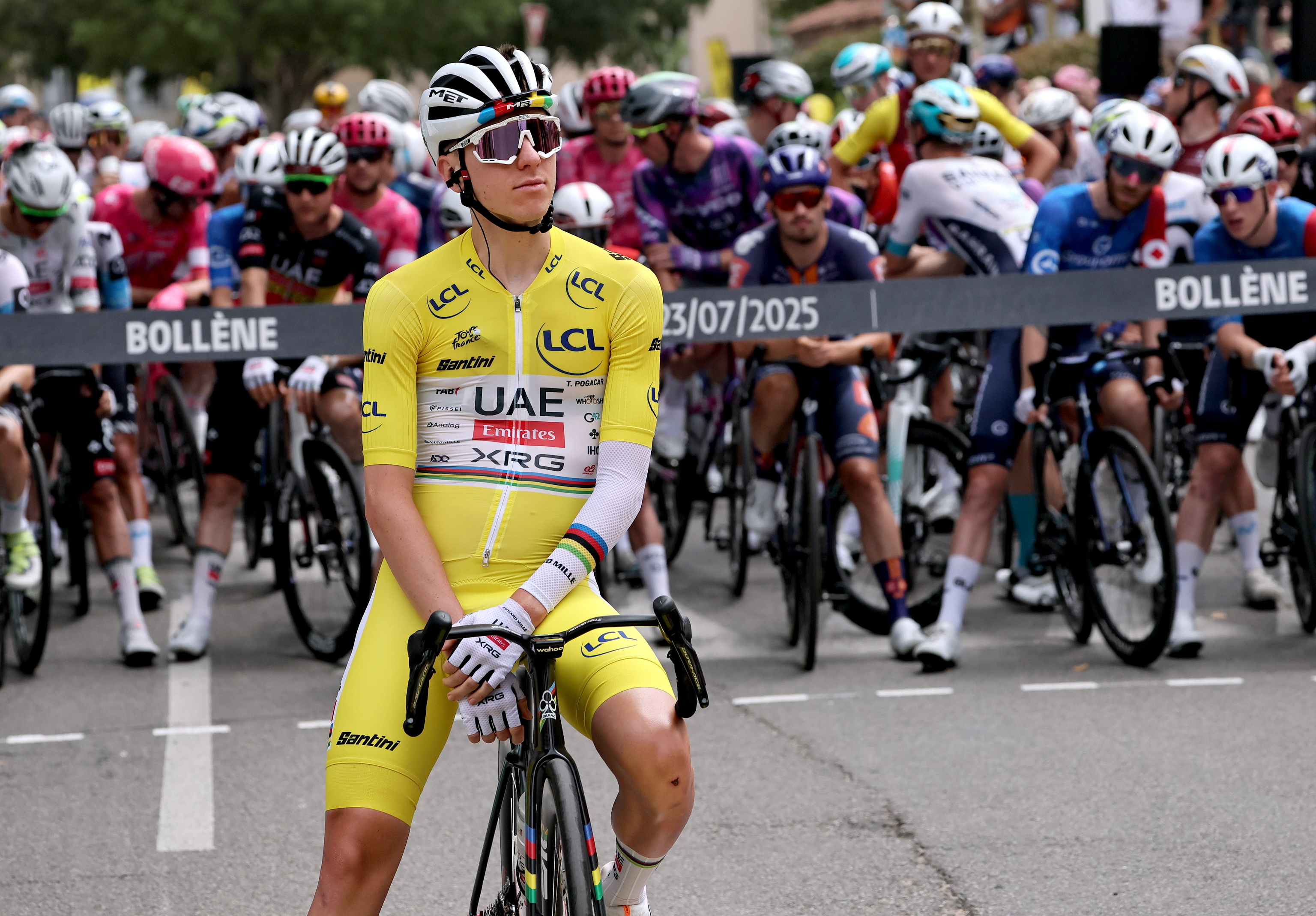 Pogacar, en la salida de la etapa en Bollène.