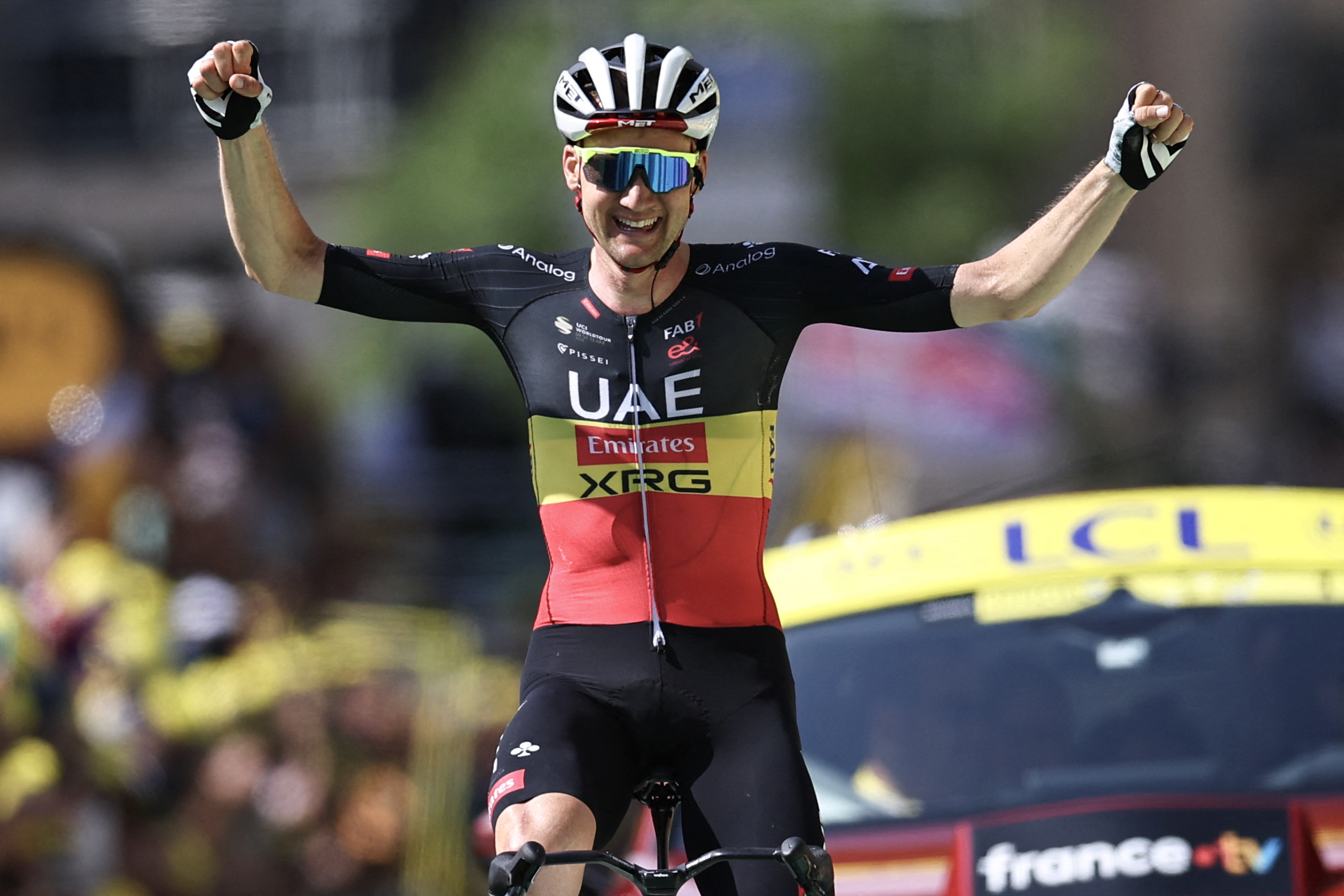 Wellens celebra su triunfo en Carcassonne.