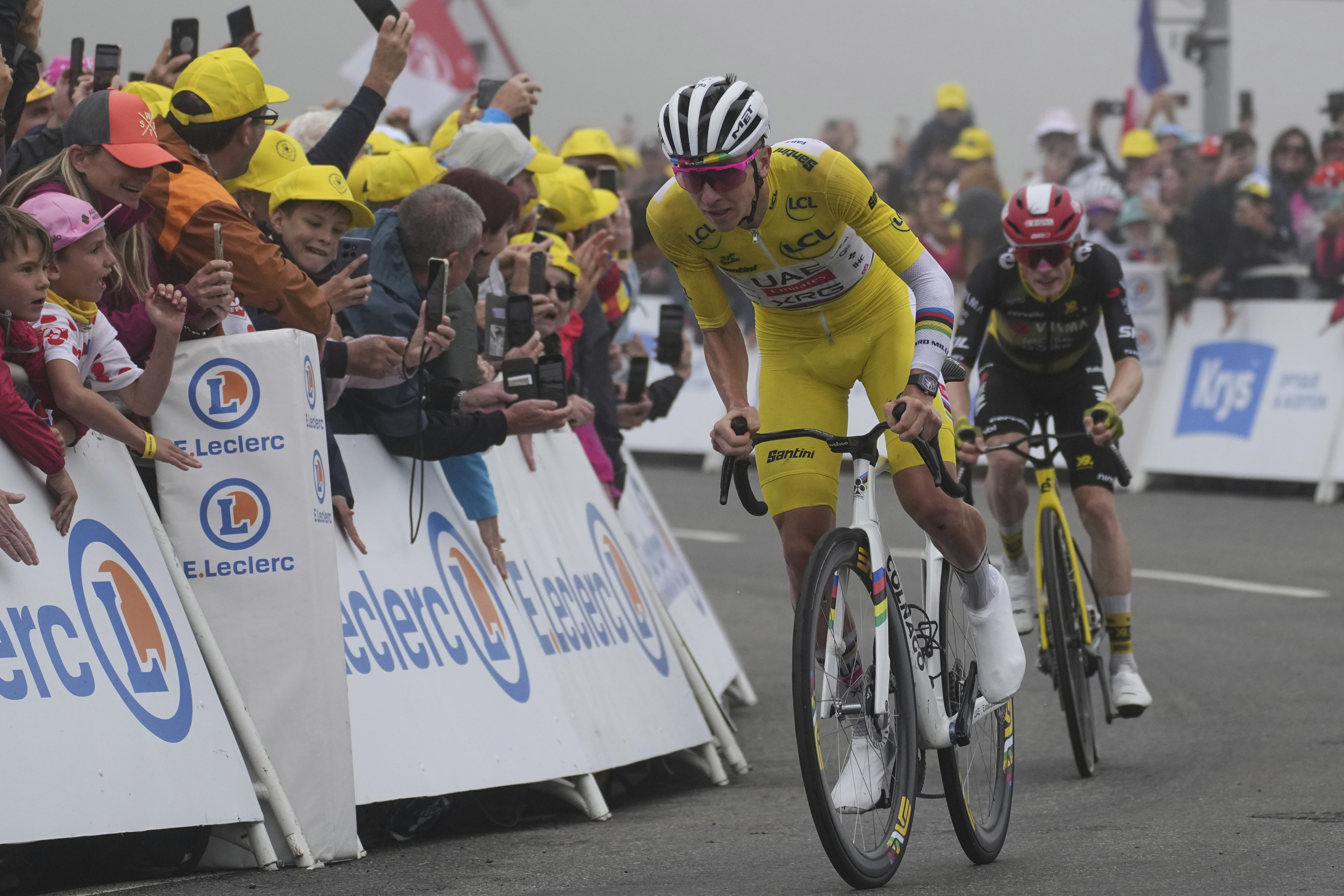 Pogacar, por delante de Vingegaard en Superbagnères.