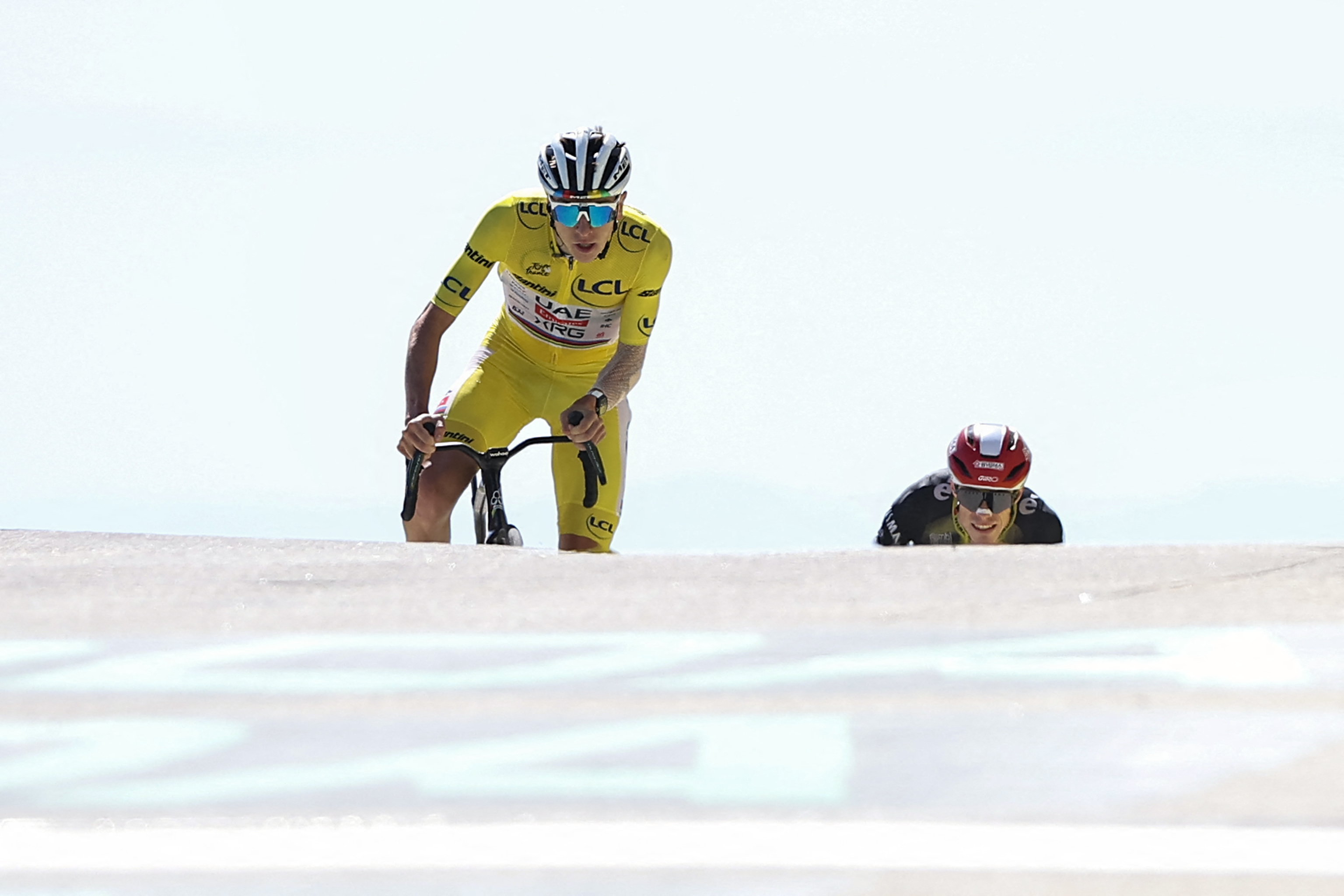 Pogacar y Vingegaard, en la cima del Mont Ventoux.