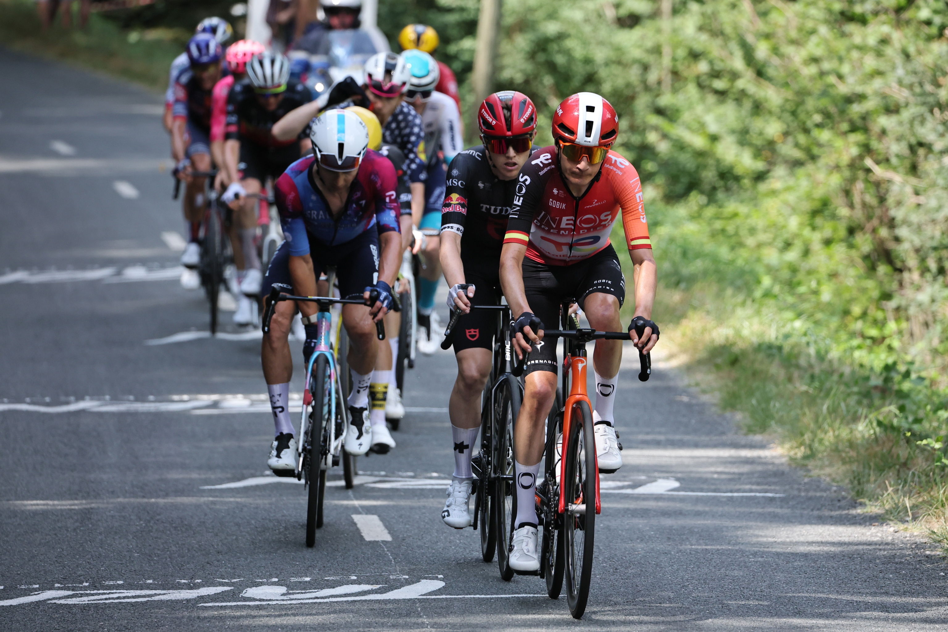 Carlos Rodríguez, comandando la escapada del día camino de Carcassonne.