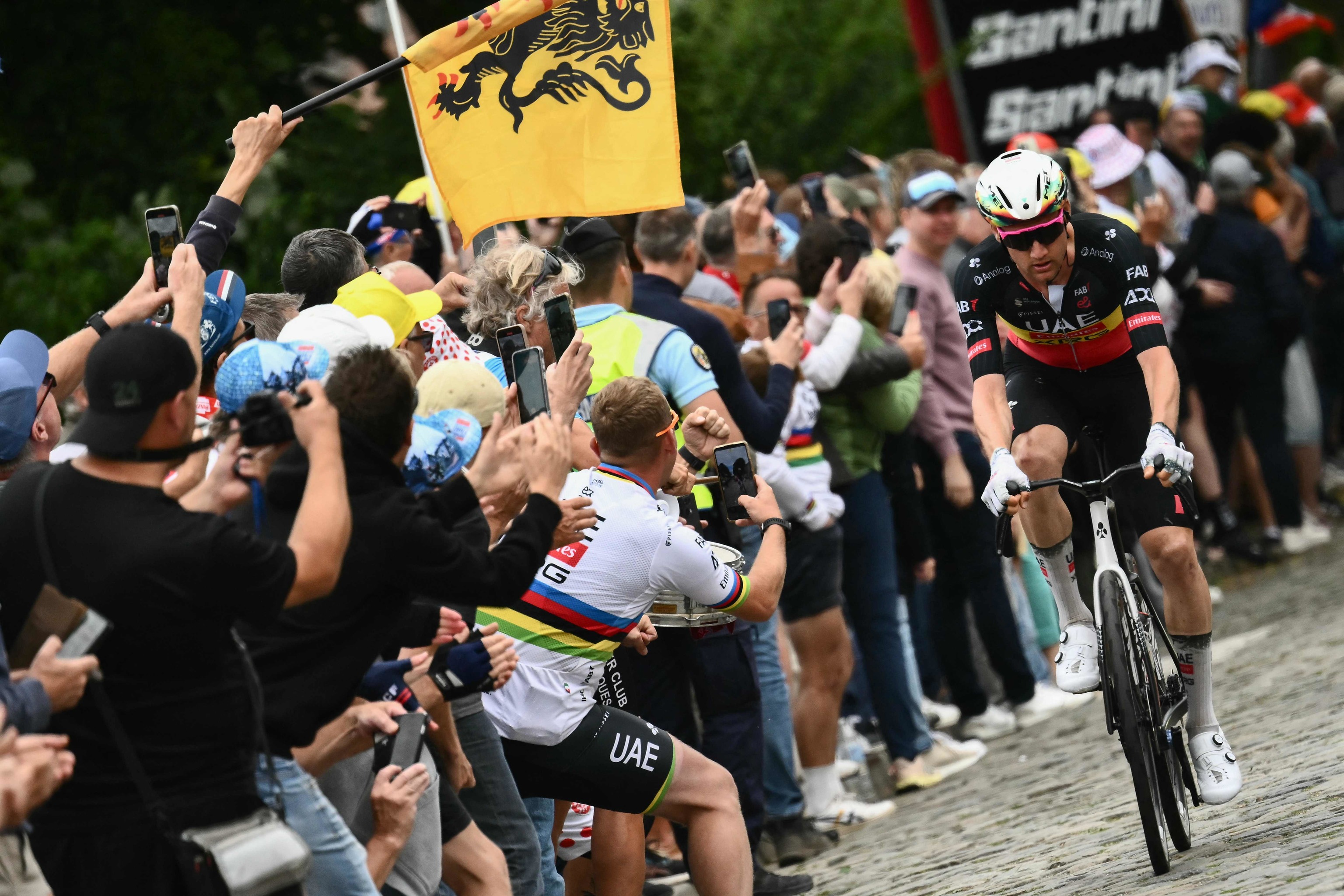 Tim Wellens, en la ascensión en solitario a Mont Cassel.