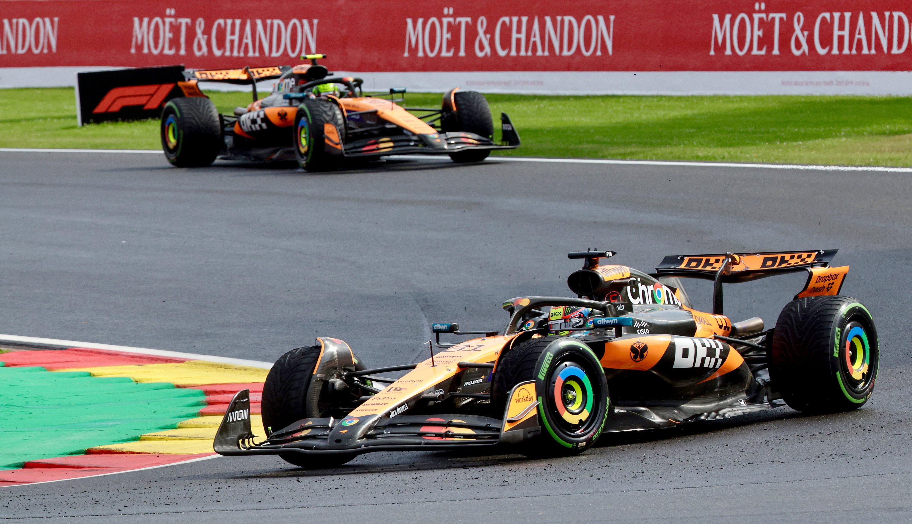 Piastri, por delante de Norris, el pasado domingo en Spa.