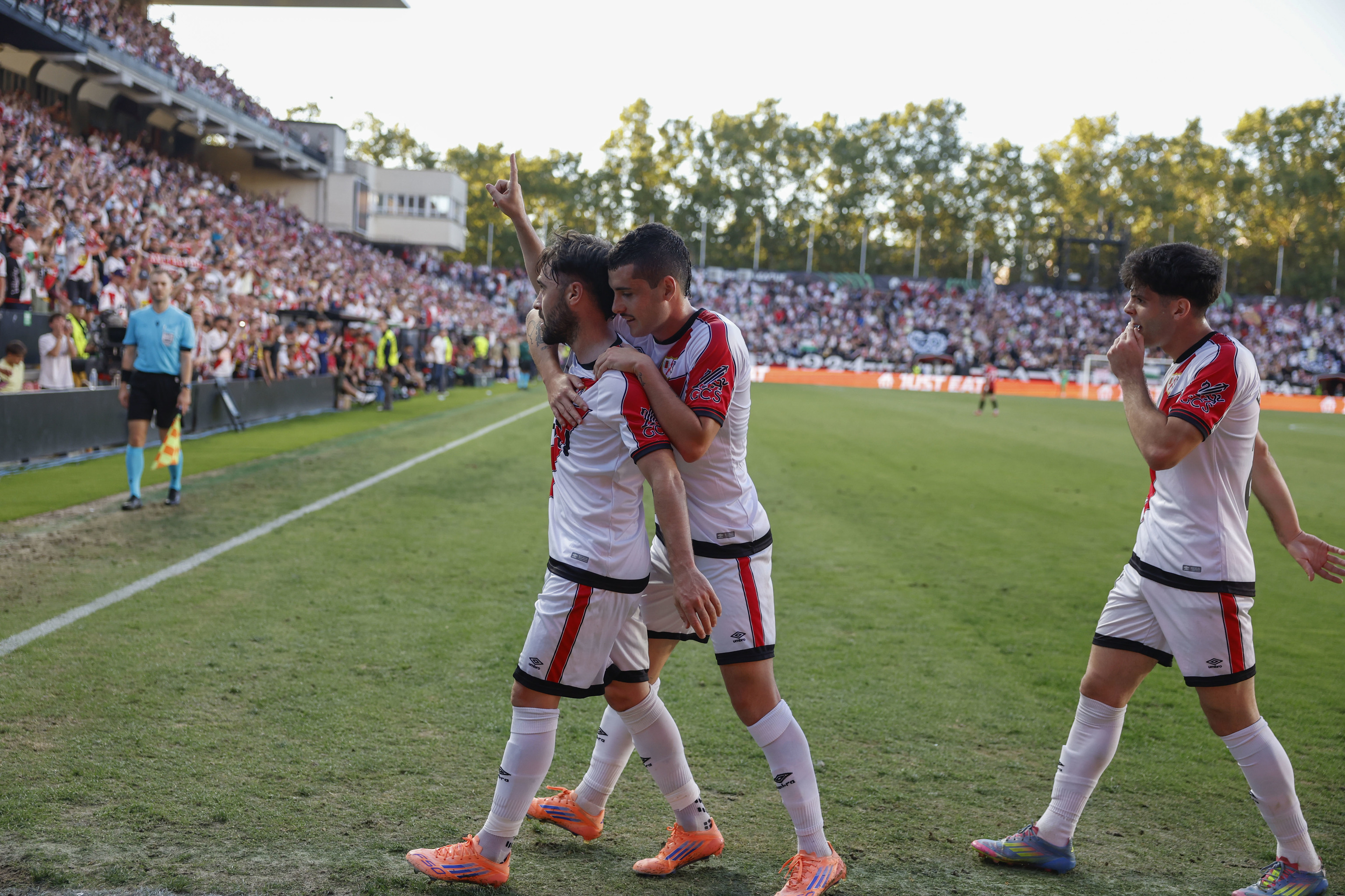 Unai López celebra el primer tanto del encuentro.