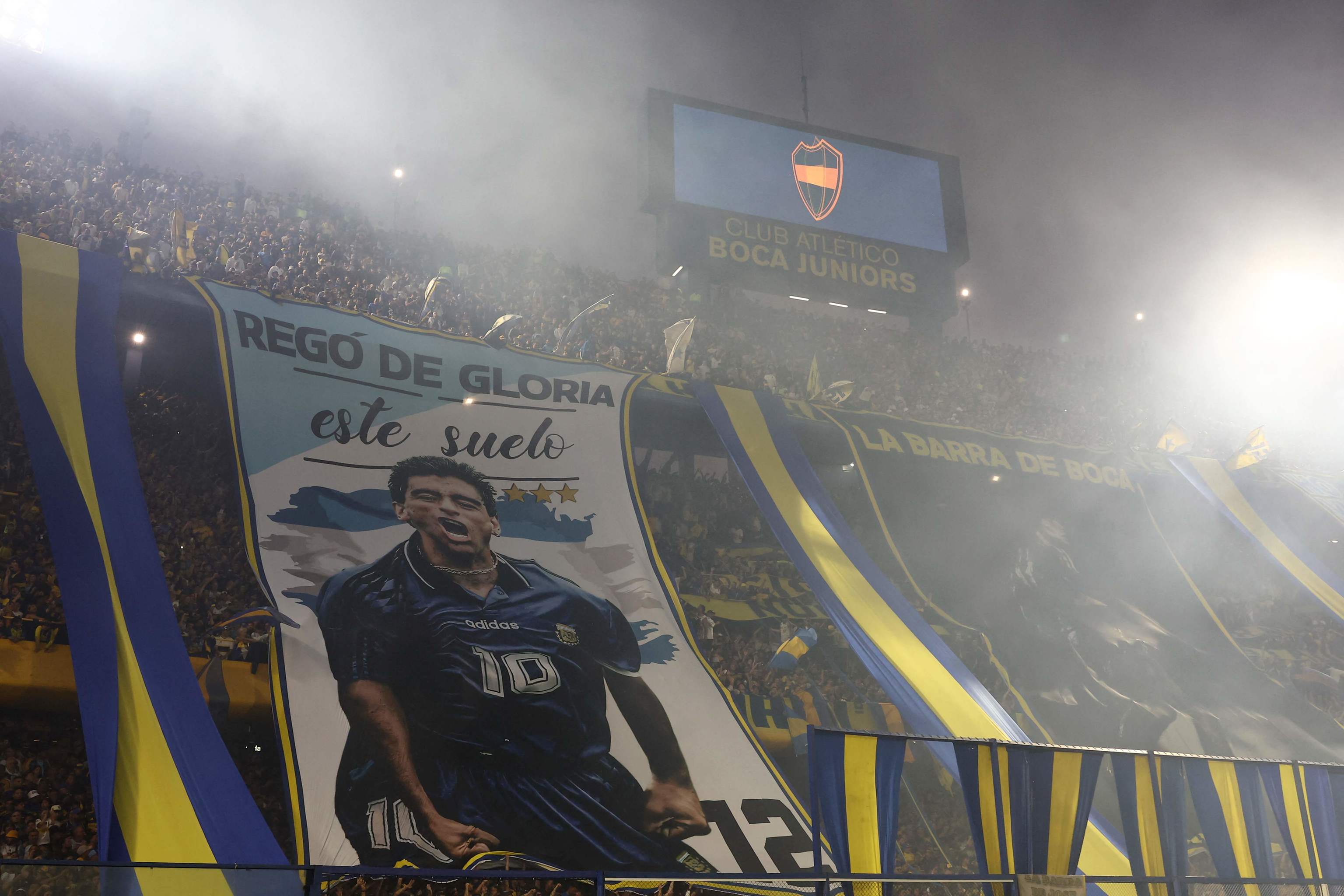 Tifo en honor a Maradona, el pasado domingo en La Bombonera.