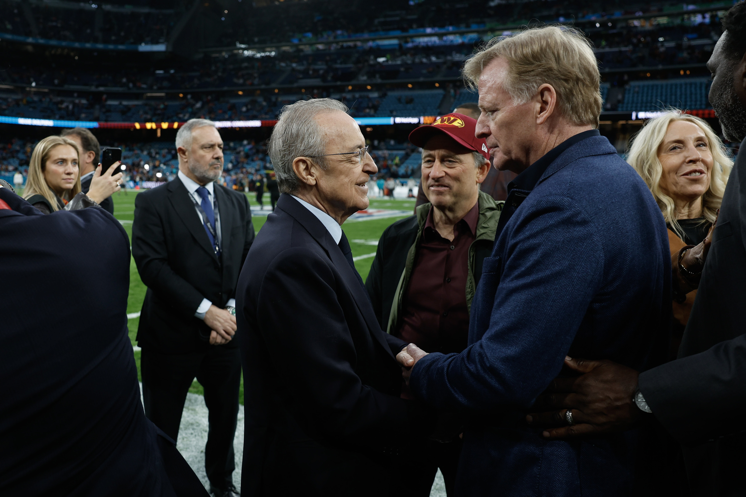 Florentino Pérez y Roger Goodell, comisionado de la NFL.