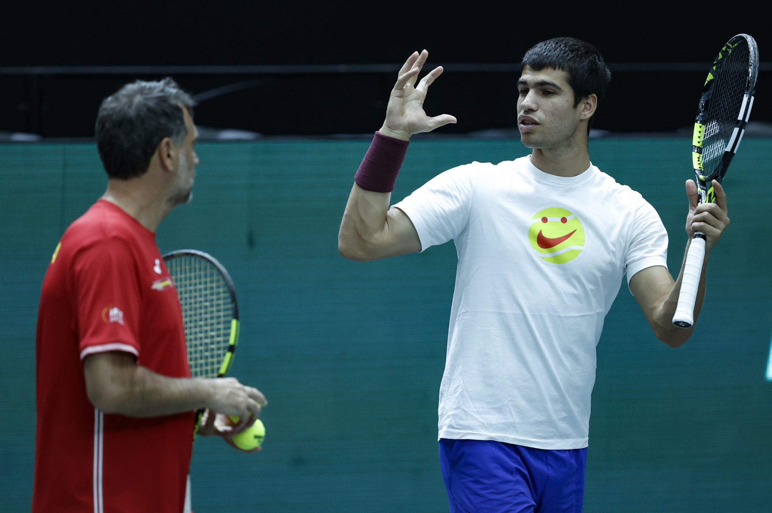 Alcaraz estrena el número 1 ante Auger-Aliassime, un joven aún sin cuajo con la camiseta de su país