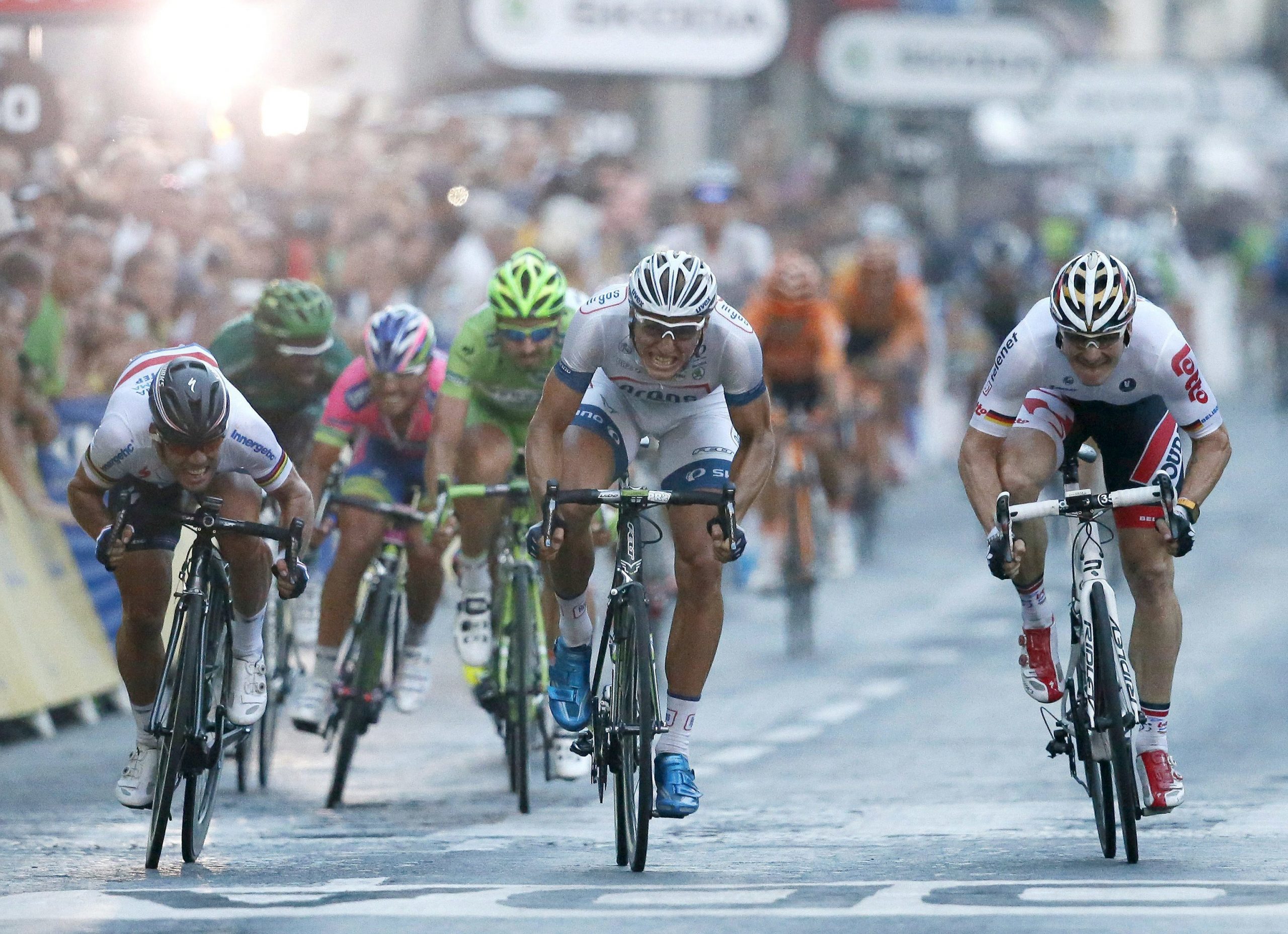 Críticas al ciclismo francés por pagar billetes de avión en 'business' a los hombres y no a las mujeres