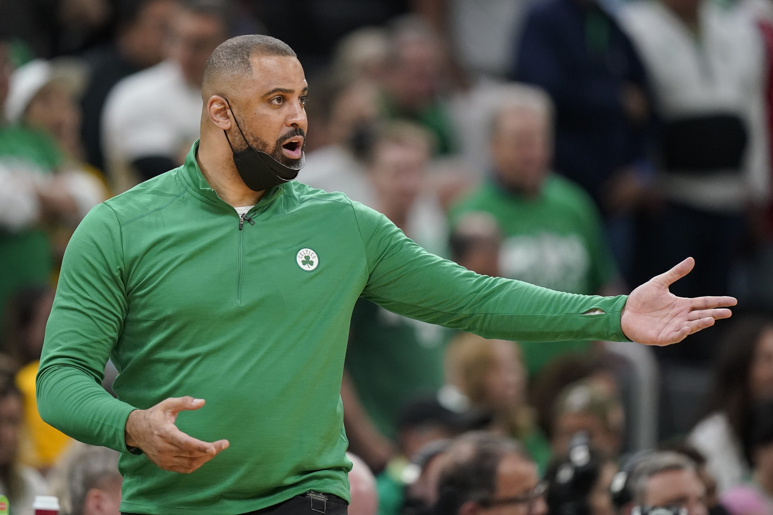 Los Celtics suspenderán a su entrenador durante un año por tener relaciones con una mujer del staff