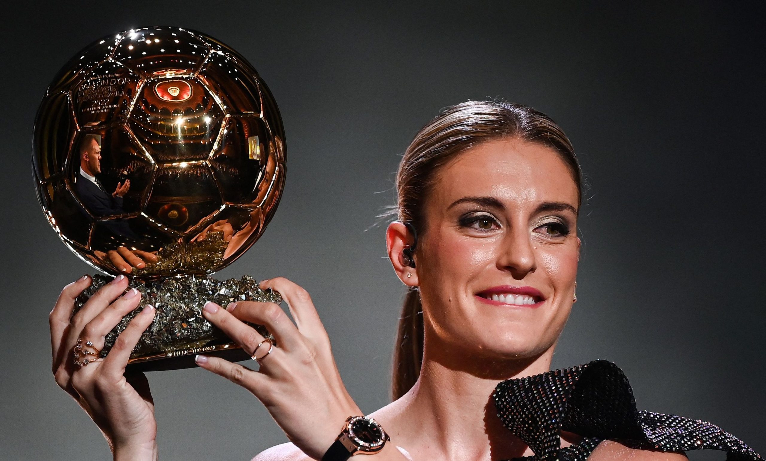 Alexia Putellas hace suya la historia y se convierte en la primera mujer en ganar dos veces el Balón de Oro
