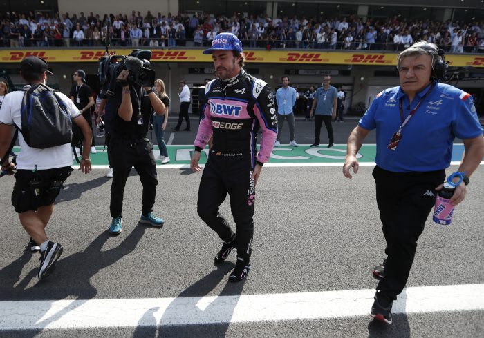 Alonso pone fecha a su debut con Aston Martin y carga contra Alpine: "Iba haciendo el ridículo"