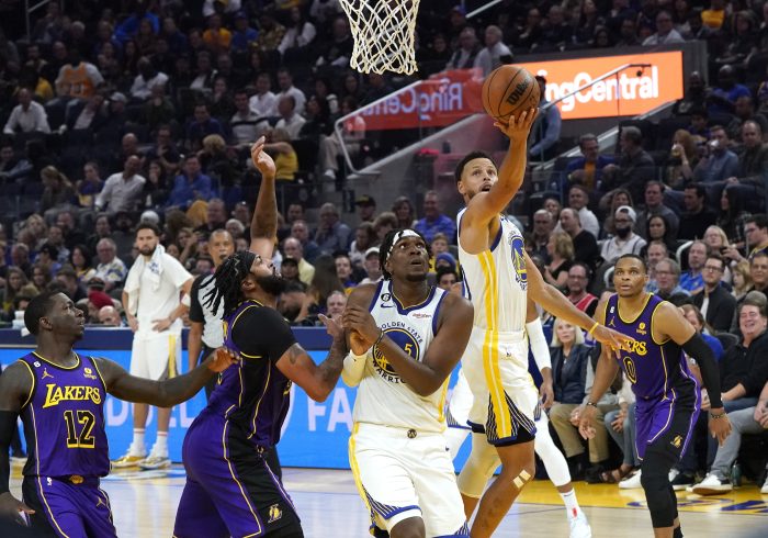 Curry estrena su anillo con una gran fiesta ante los Lakers