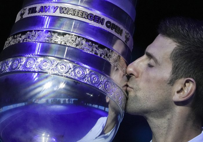 Djokovic calienta en Tel Aviv para enfrentarse a Alcaraz