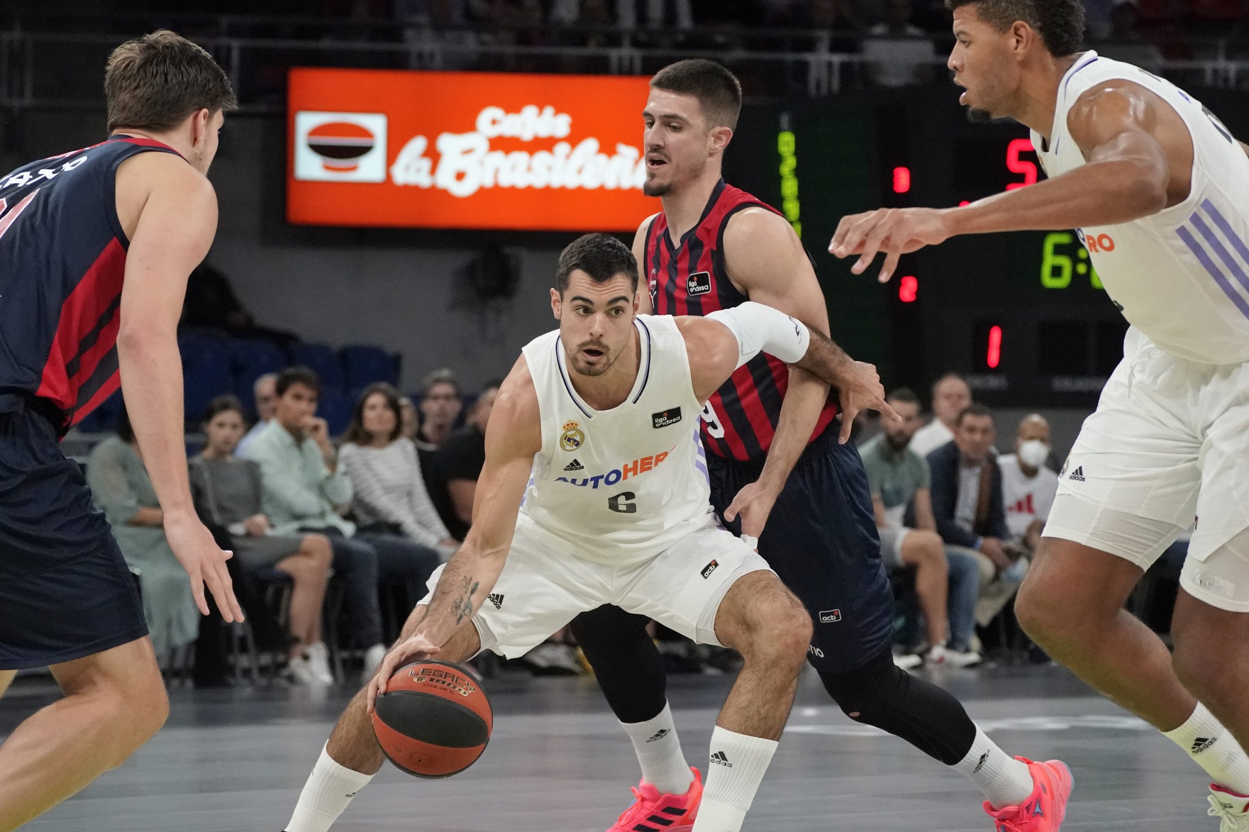 El Baskonia acaba con la imbatibilidad del Real Madrid