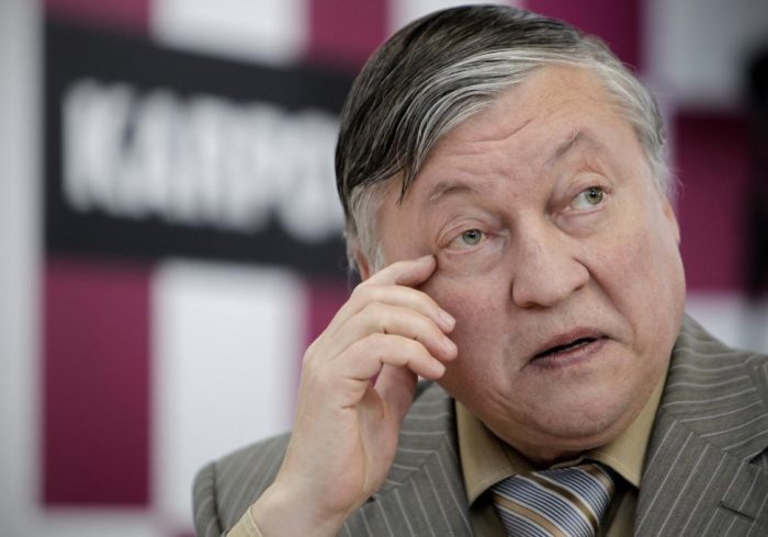 El excampeón mundial de ajedrez Anatoli Karpov, en coma inducido