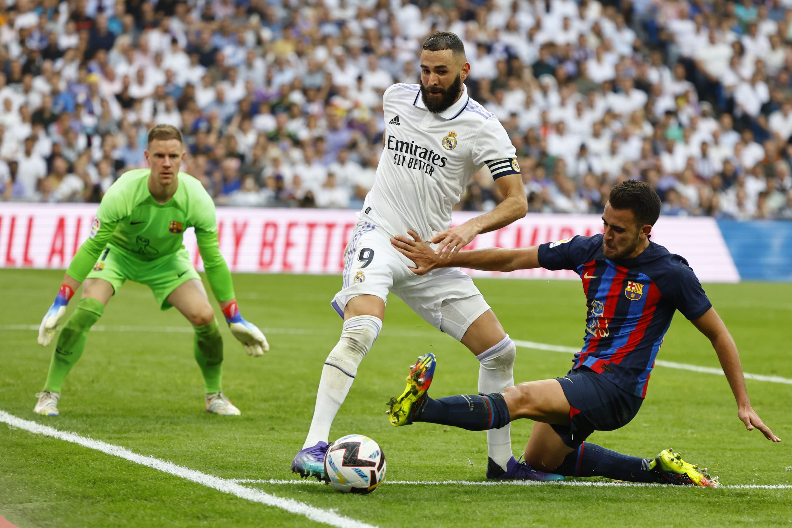 El Madrid vence a un Barça de juguete y aumenta la presión sobre Xavi (3-1)