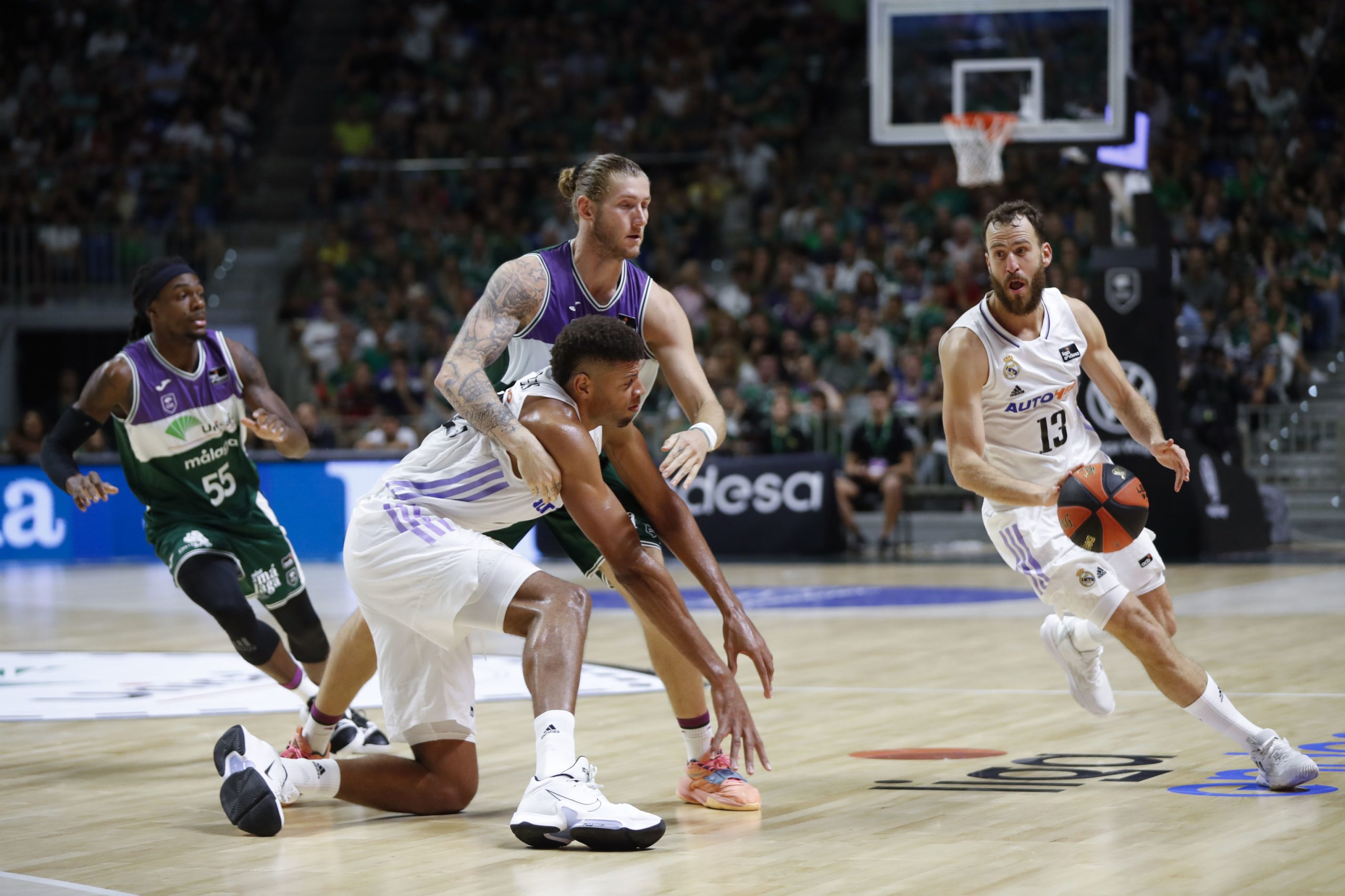 El Real Madrid sobrevive a la rebelión final del Unicaja