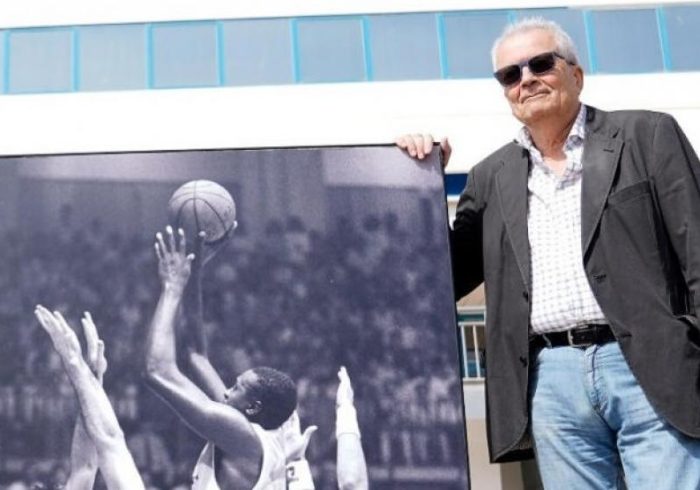 Fallece Martín Urbano, entrenador del Caja Ronda de los 70, durante el partido del Unicaja