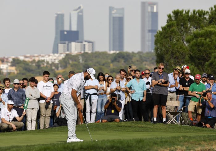 Jon Rahm sufre para seguir arriba en la segunda jornada del Open de España