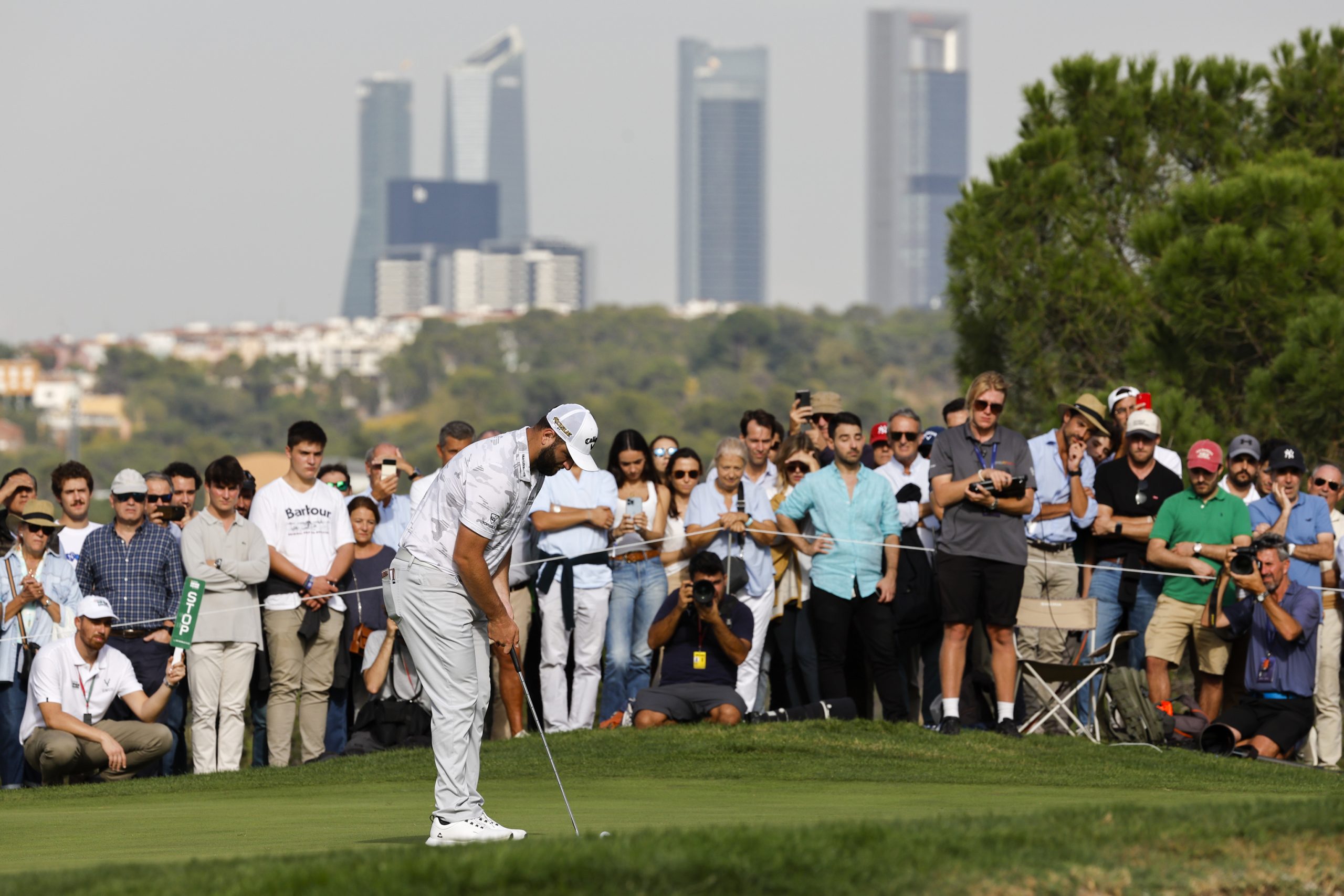 Jon Rahm sufre para seguir arriba en la segunda jornada del Open de España