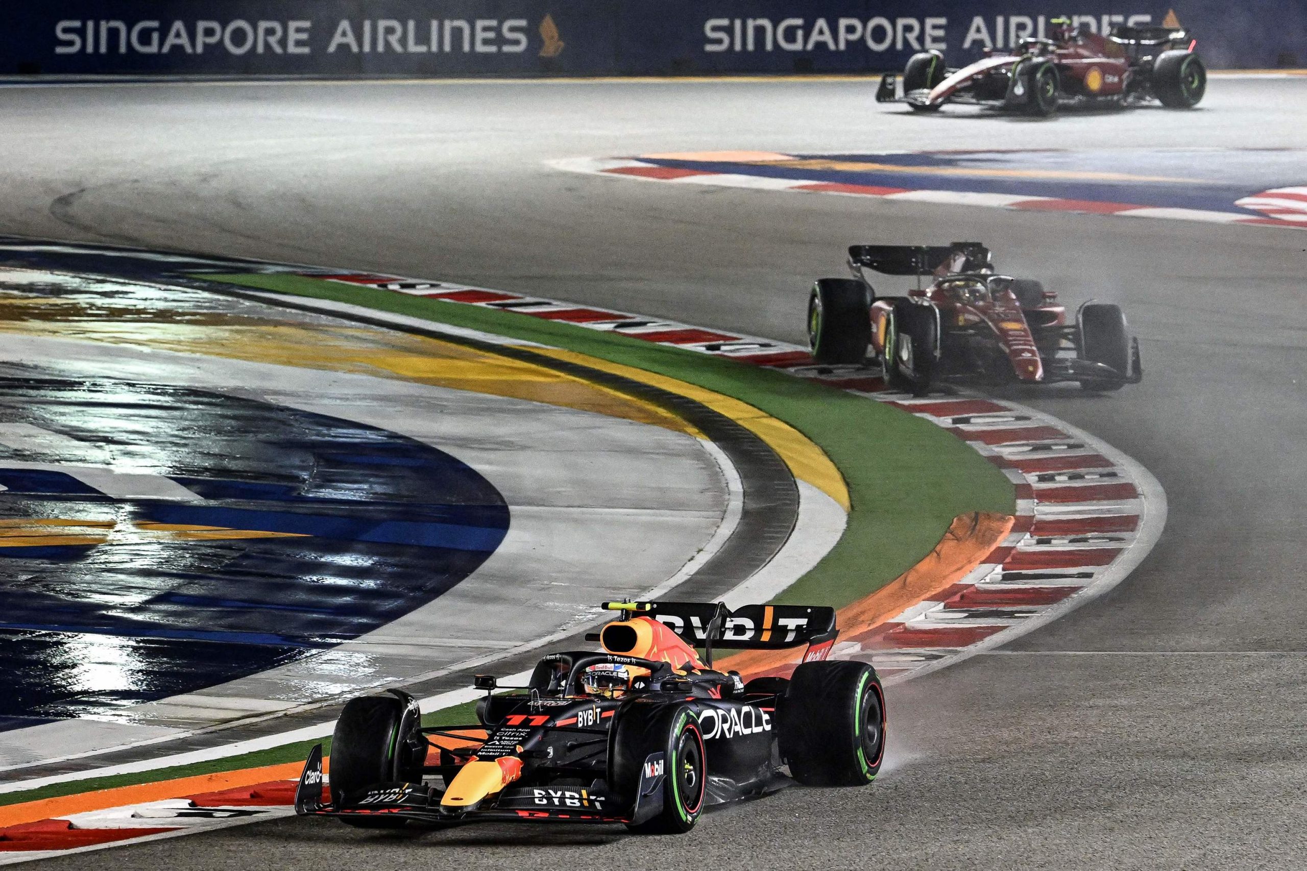 Pérez desespera a Leclerc y Sainz salva un podio en Marina Bay
