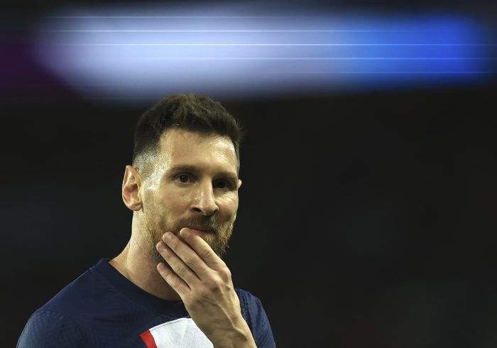 Un problema mental, el frío, Neymar y hasta el balón del Decathlon: el fin de la mala racha de Messi con las faltas