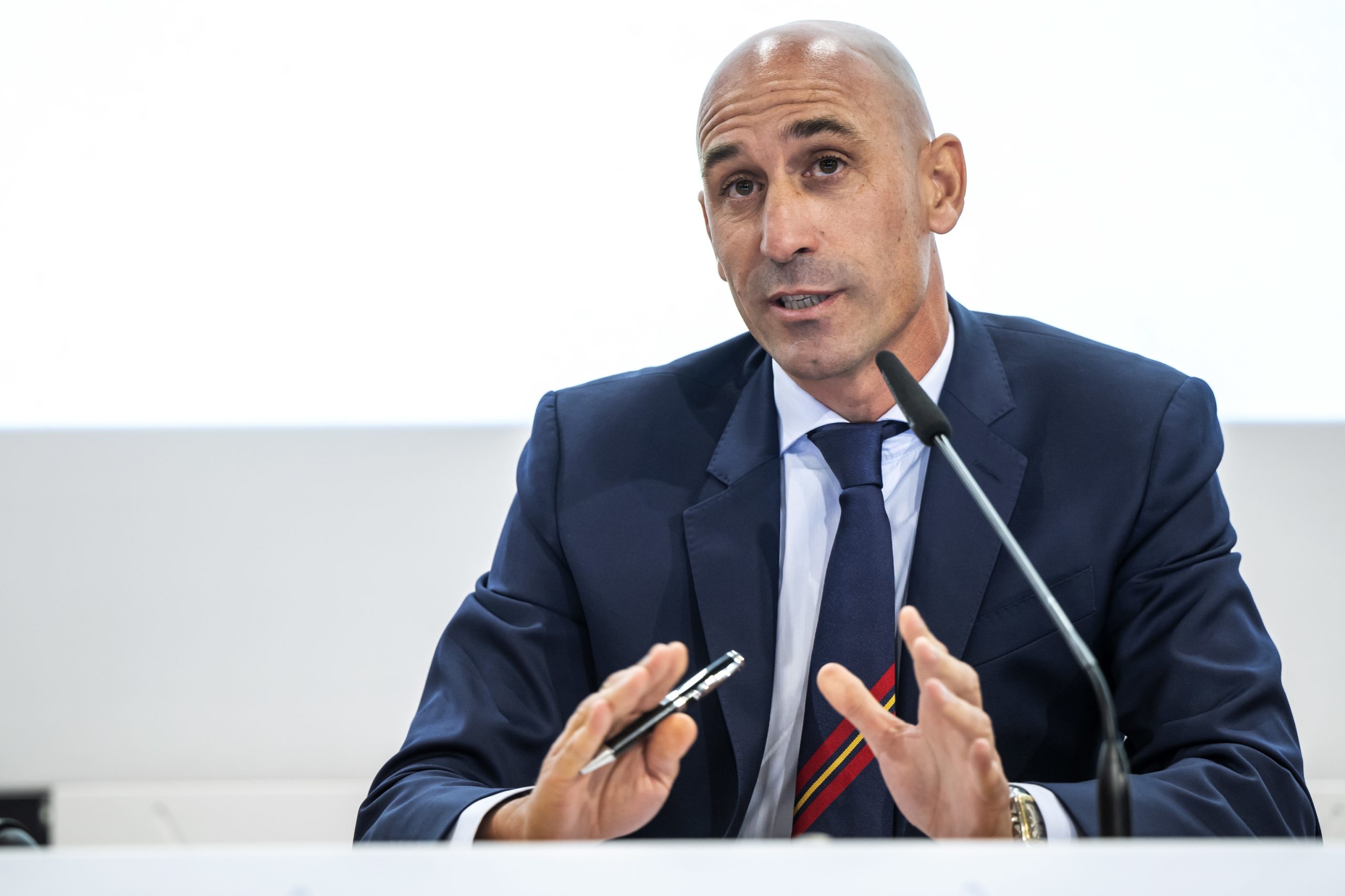 Valencia, Sevilla y Villarreal emiten un comunicado conjunto para condenar "graves desprecios" de Luis Rubiales