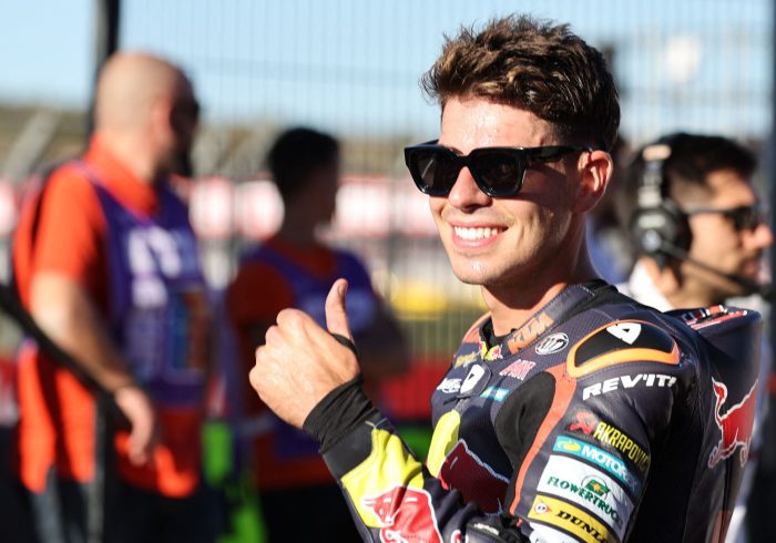 Augusto Fernández triunfa en el Mundial de Moto2: el campeón que llegó tarde