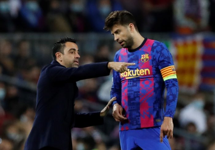 Entrenador antes que amigo: la difícil relación de Xavi y Piqué