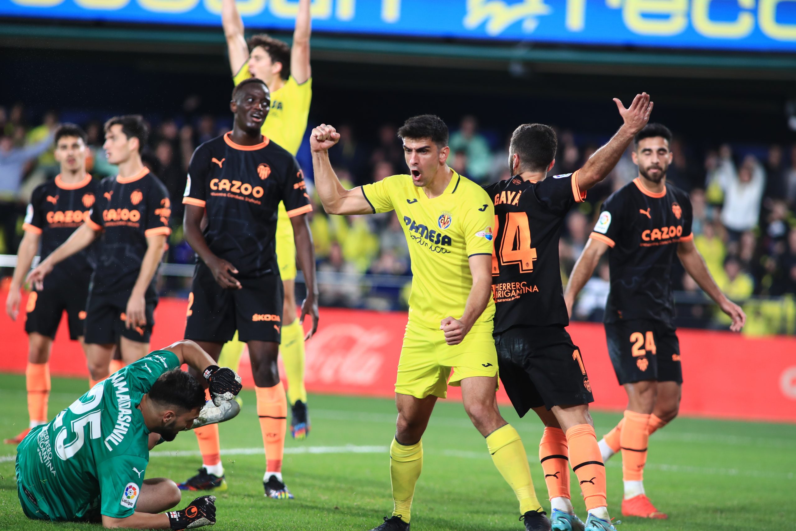 El Villarreal golpea al Valencia en su regreso a La Cerámica