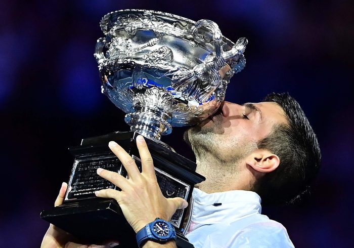 Djokovic se redime ante Tsitsipas en su edén de Melbourne e iguala los 22 grandes de Nadal