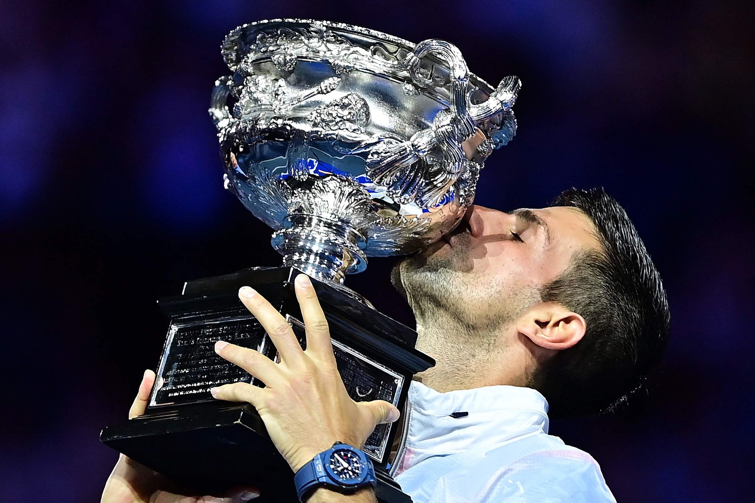 Djokovic se redime ante Tsitsipas en su edén de Melbourne e iguala los 22 grandes de Nadal