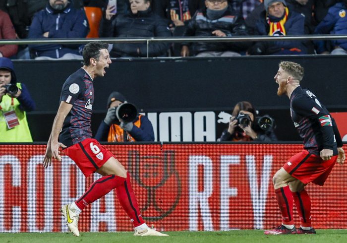 El Athletic agarra la semifinal de Copa y revienta a un Valencia descompuesto