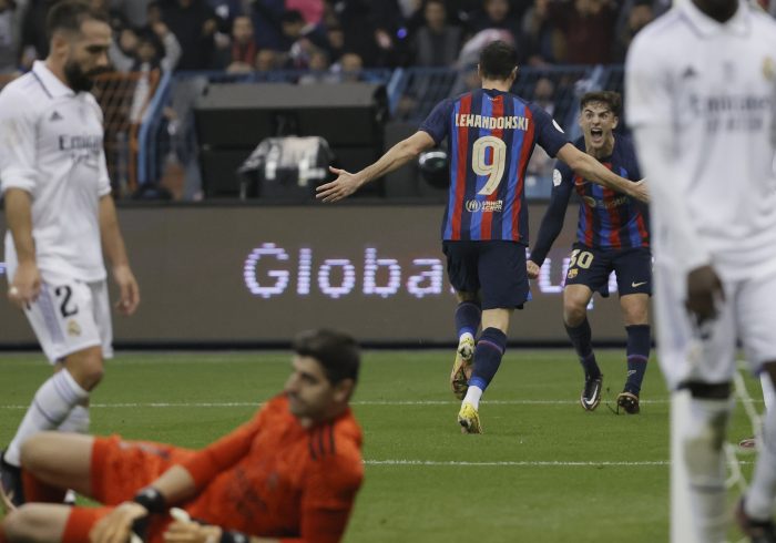El Barça zarandea a un Madrid indolente y recupera galones en la Supercopa del desierto